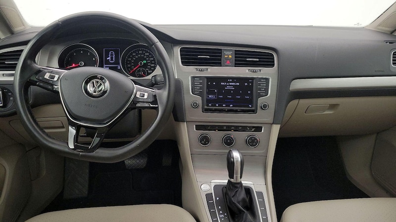 2017 Volkswagen Golf SE 9