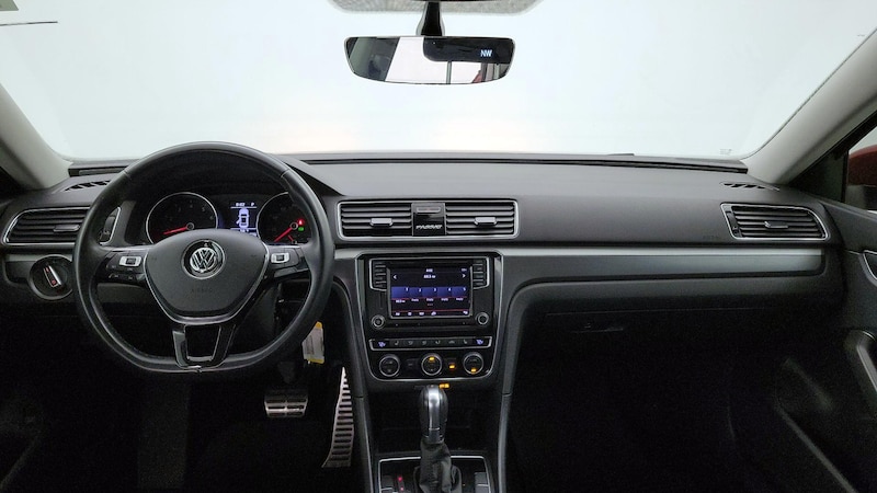 2018 Volkswagen Passat R-Line 9