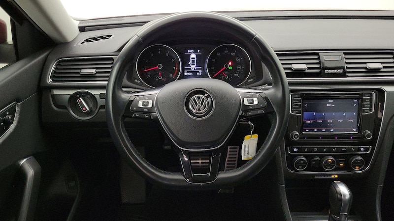2018 Volkswagen Passat R-Line 10