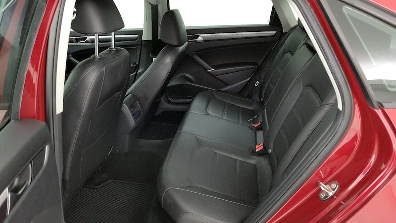 2018 Volkswagen Passat R-Line 19