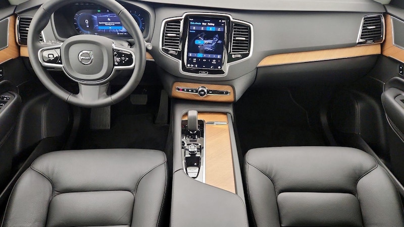 2024 Volvo XC90 B5 Plus 9