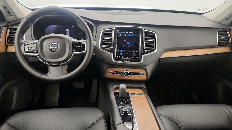 2024 Volvo XC90 B5 Plus 9