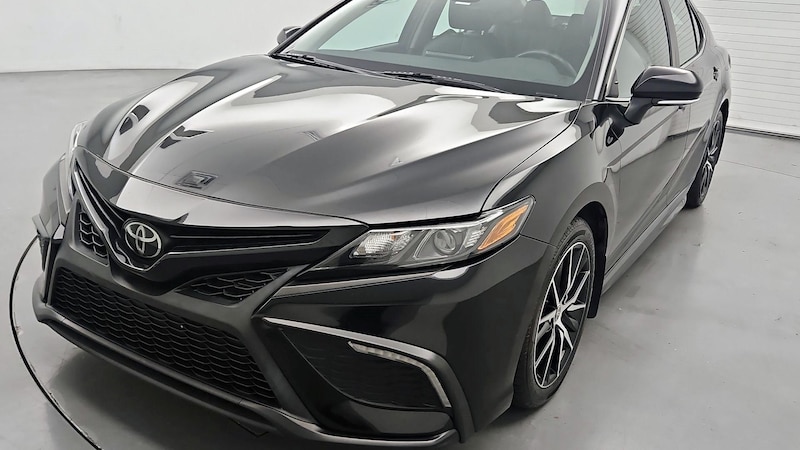 2022 Toyota Camry SE Hero Image