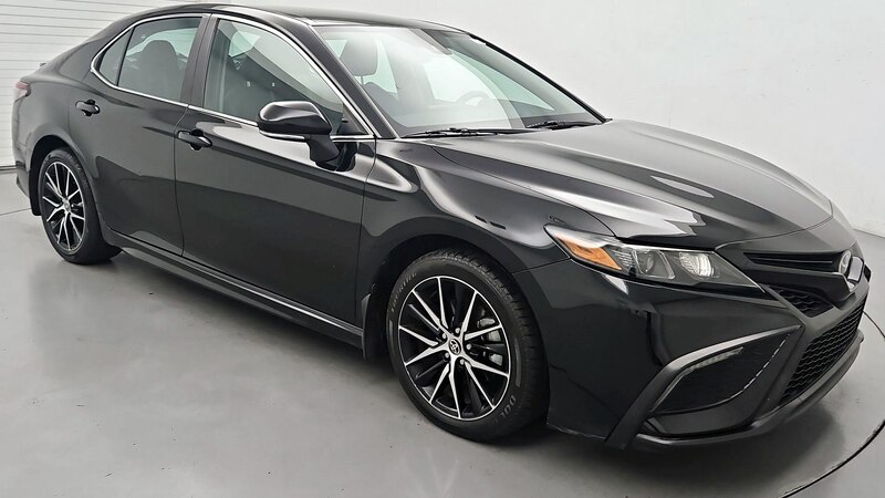 2022 Toyota Camry SE 3