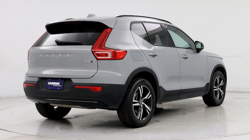 2024 Volvo XC40 B5 Core 8