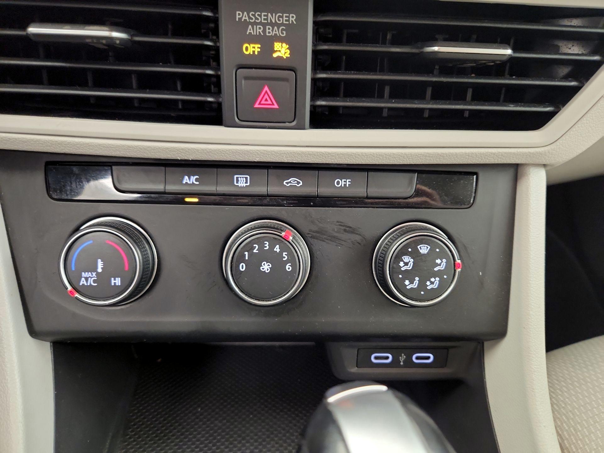 Thumbnail: 2021 Volkswagen Jetta - 16