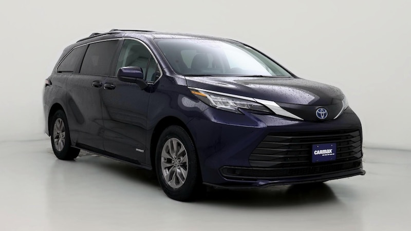 2021 Toyota Sienna LE Hero Image