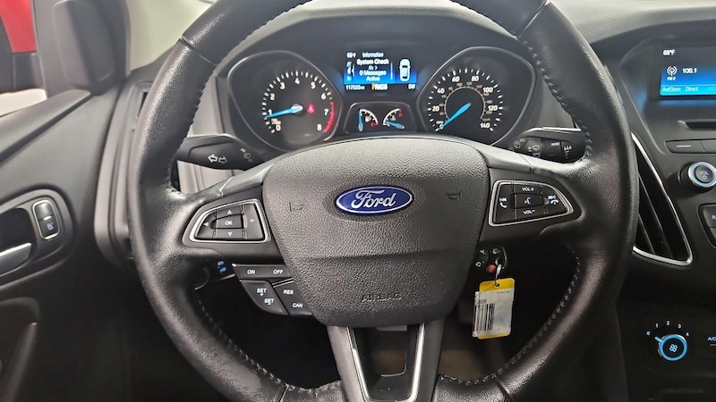 2016 Ford Focus SE 10