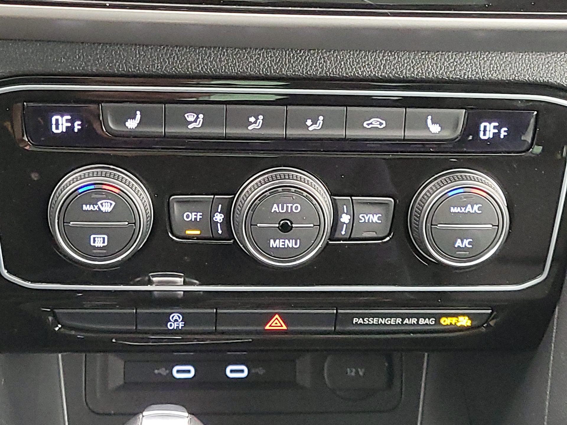 Thumbnail: 2022 Volkswagen Atlas - 16