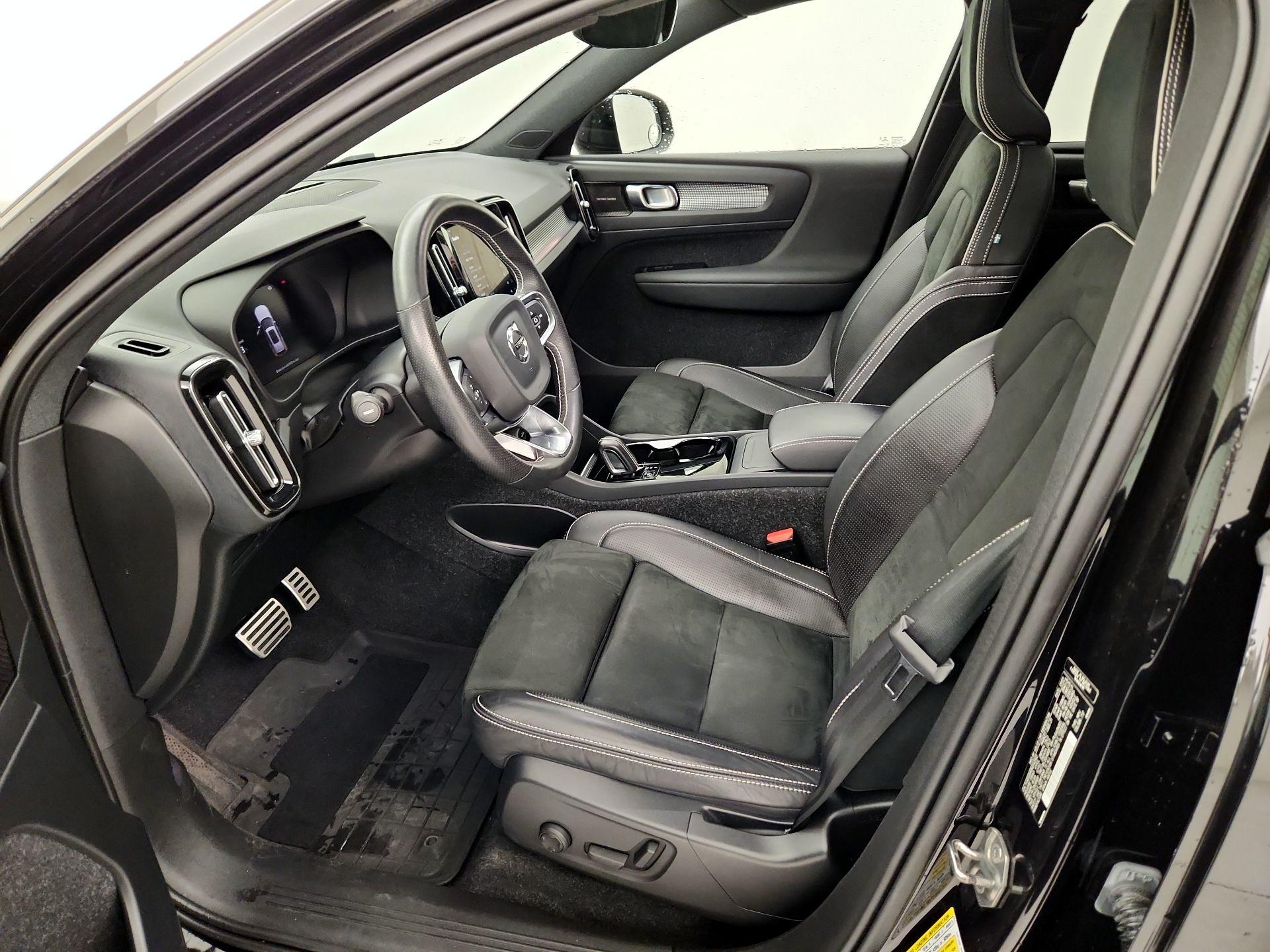 Thumbnail: 2021 Volvo XC40 - 11
