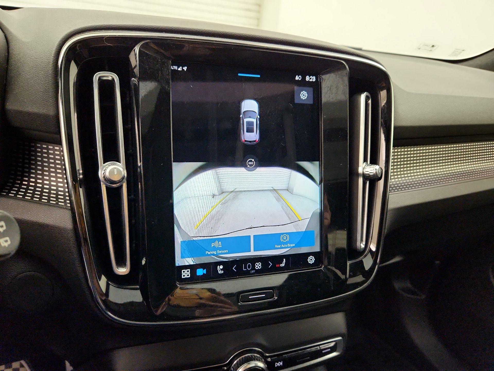 Thumbnail: 2021 Volvo XC40 - 14