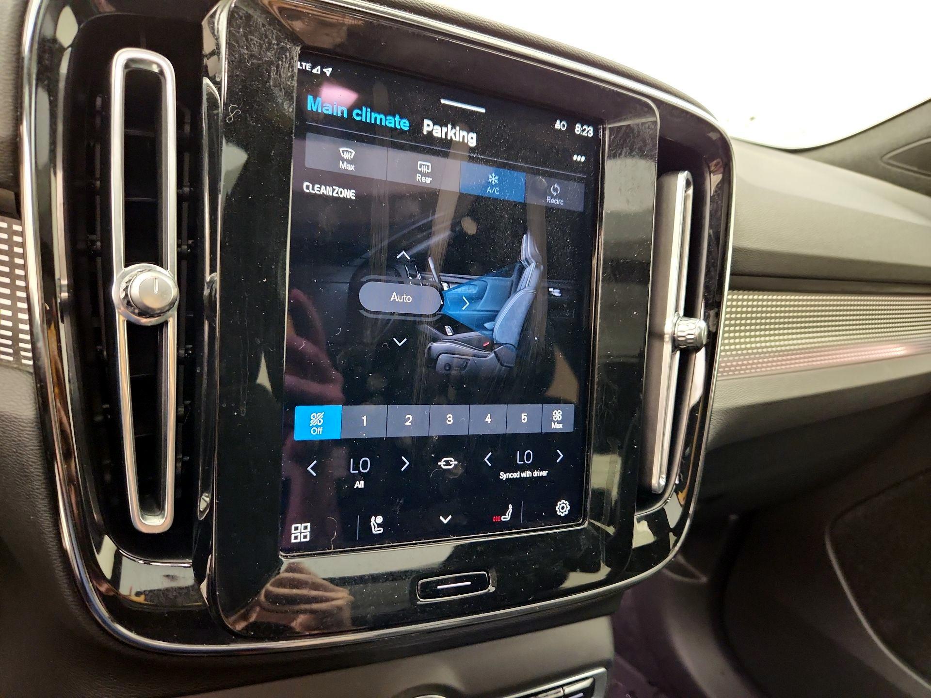 Thumbnail: 2021 Volvo XC40 - 16