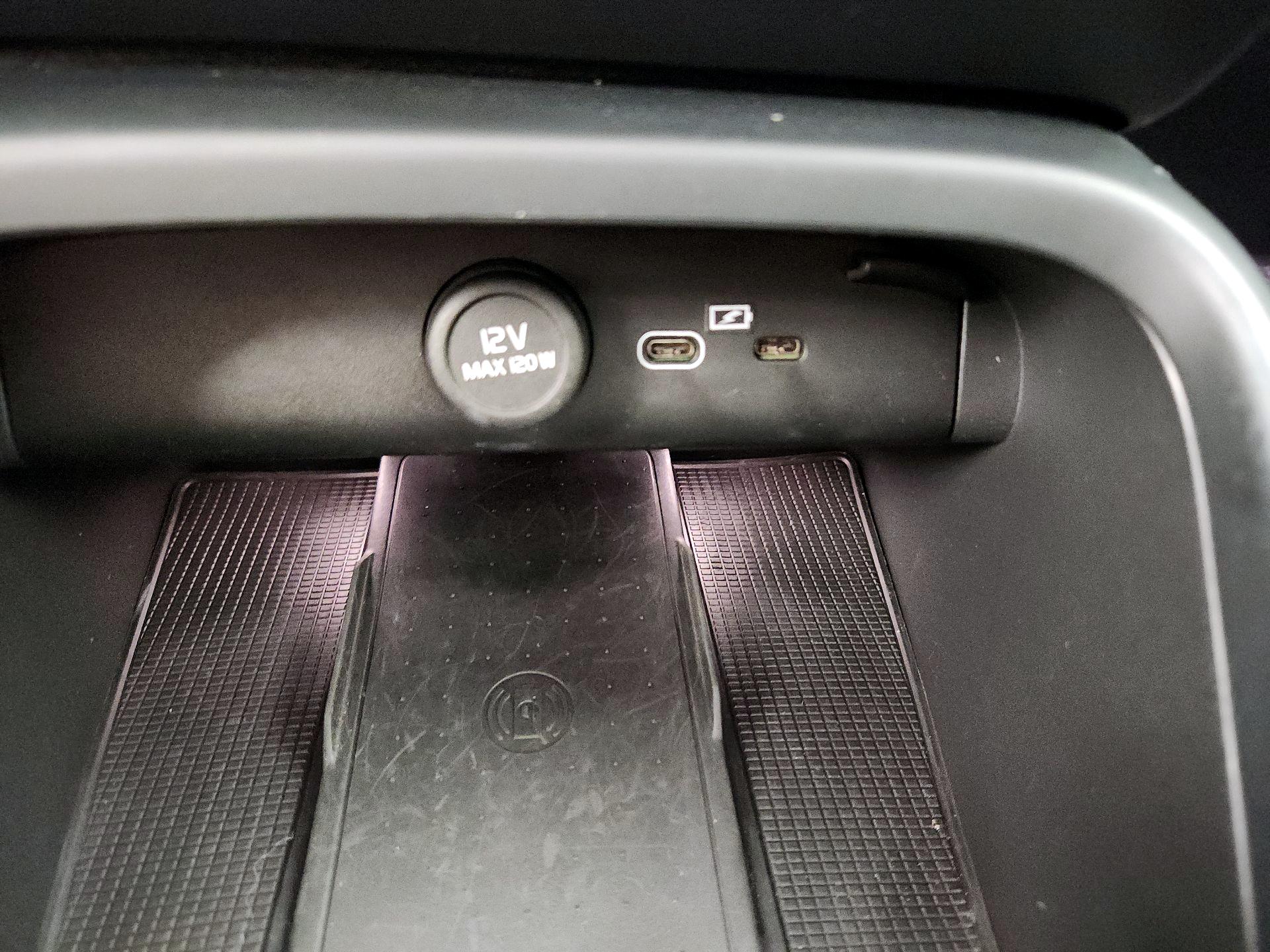 Thumbnail: 2021 Volvo XC40 - 18