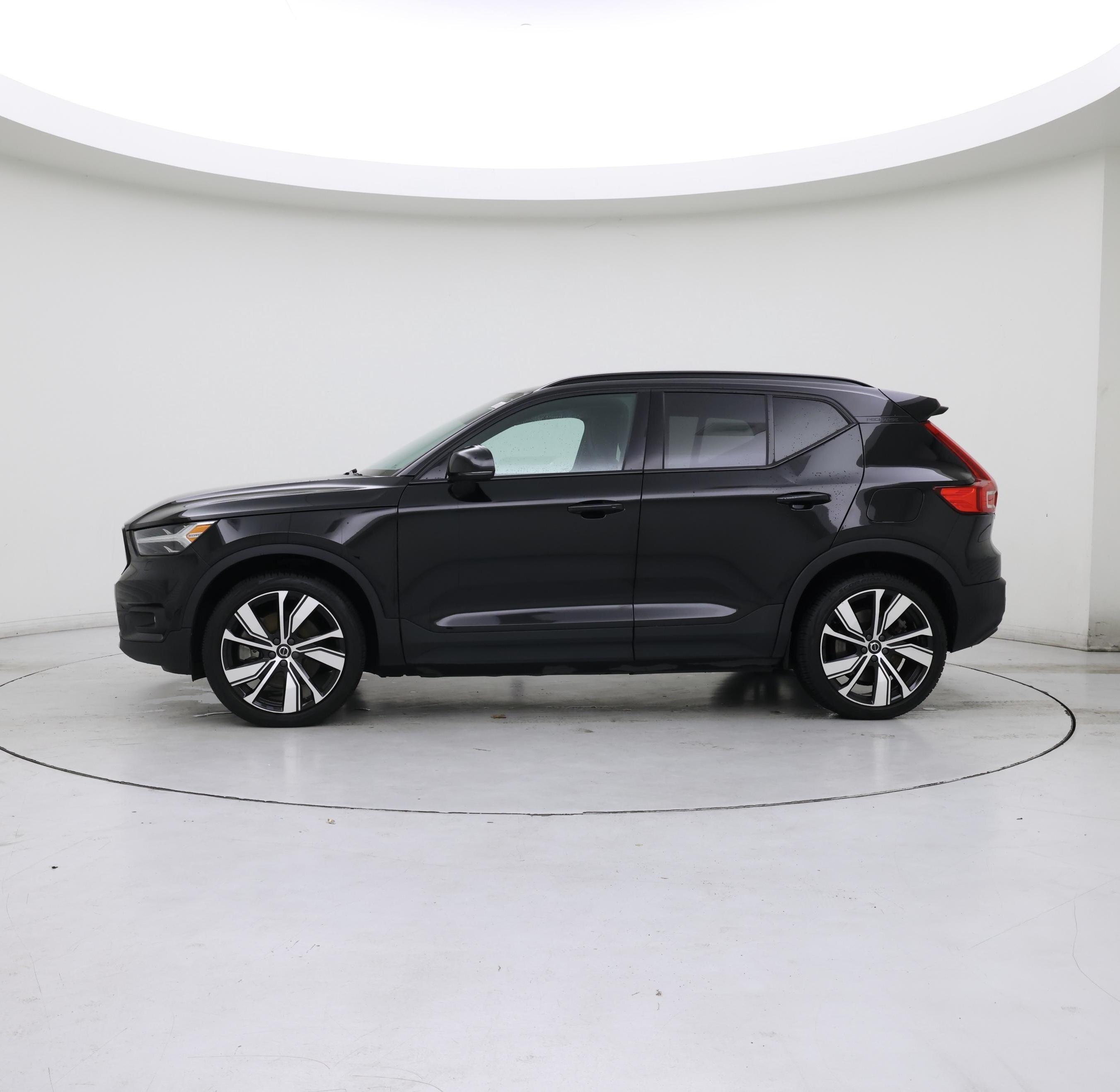 Thumbnail: 2021 Volvo XC40 - 3