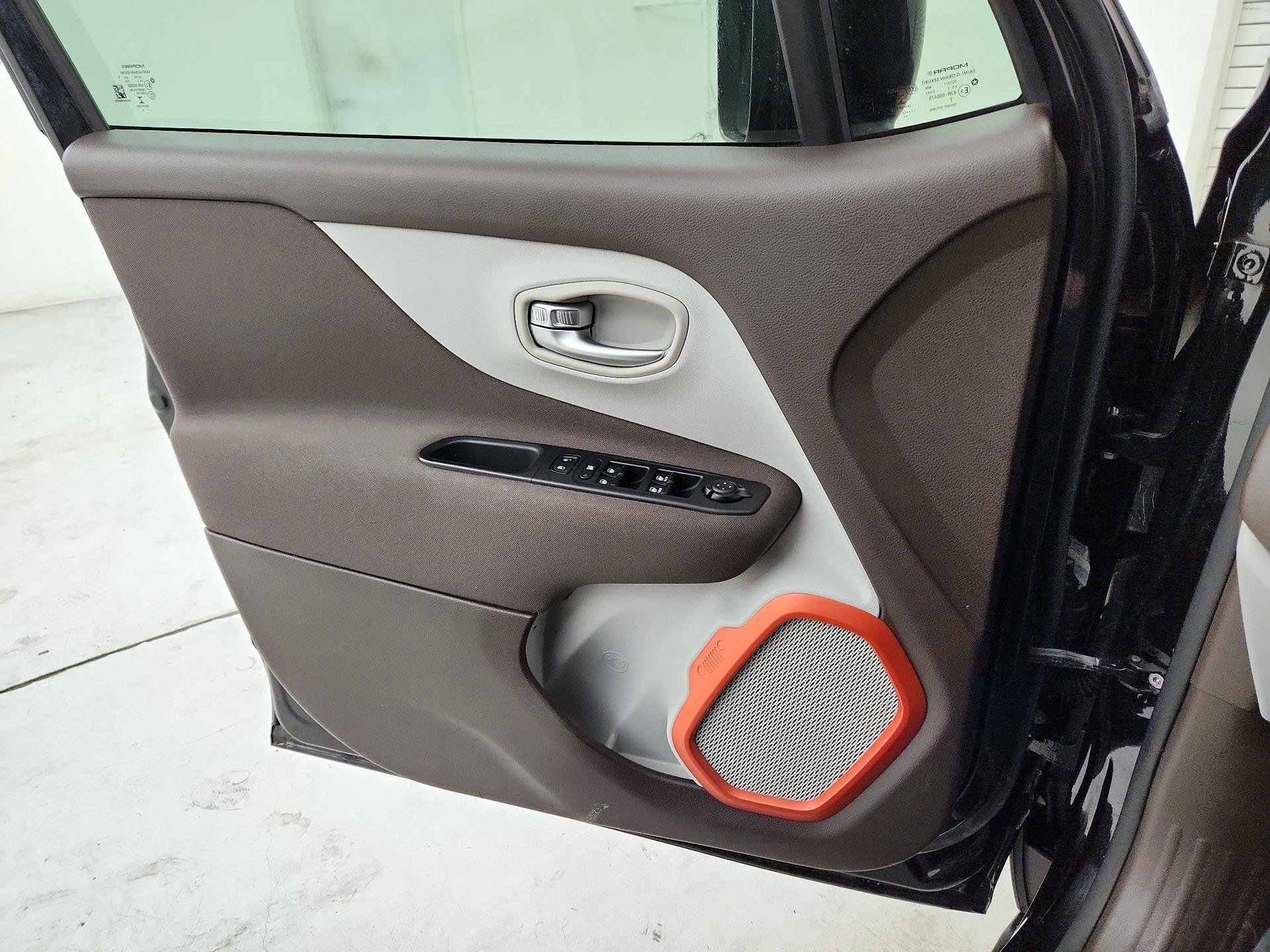 Thumbnail: 2015 Jeep Renegade - 12