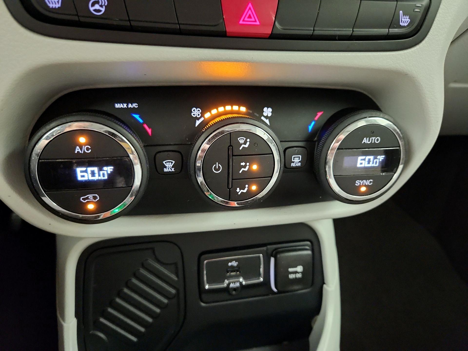 Thumbnail: 2015 Jeep Renegade - 16