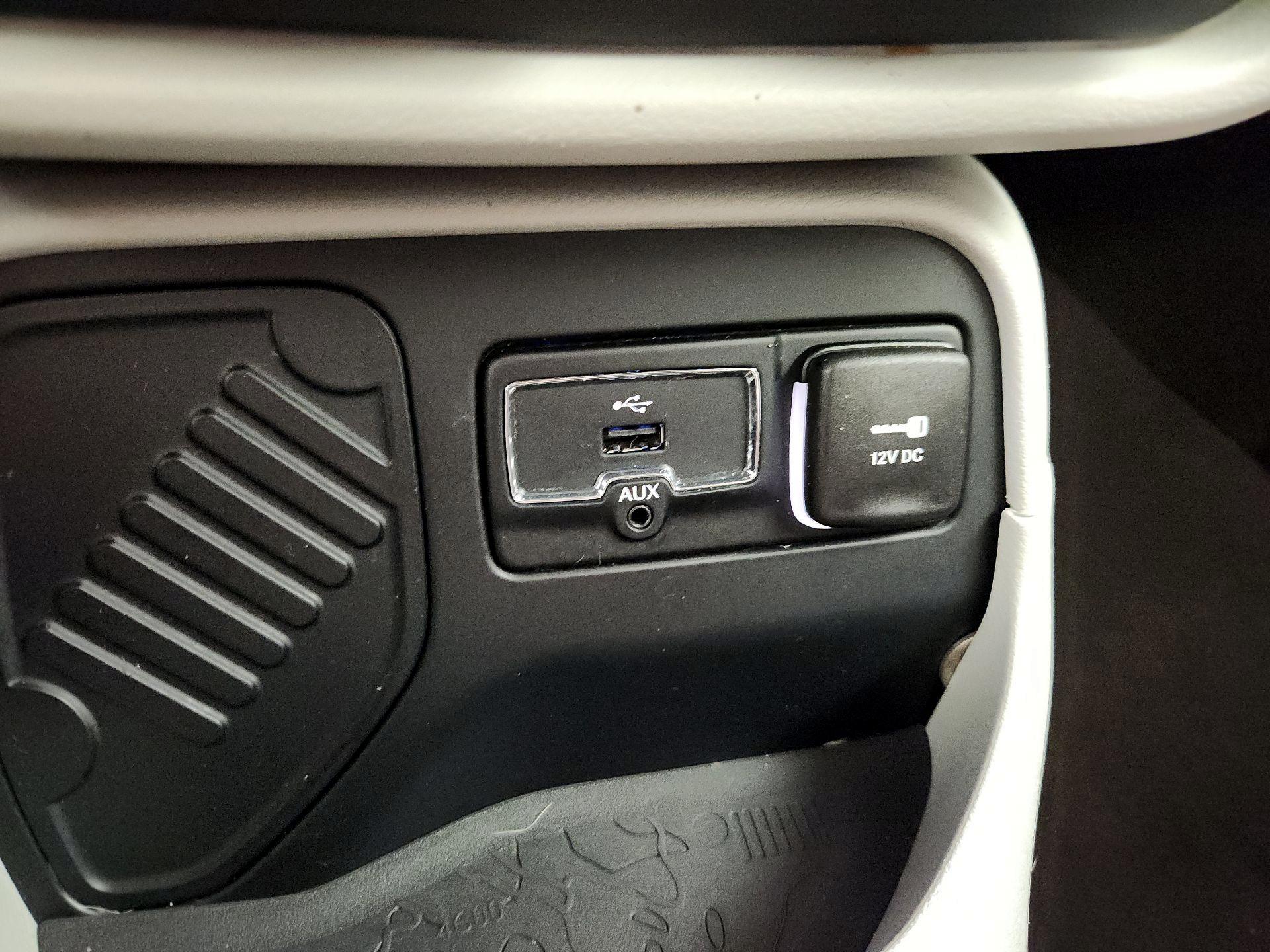 Thumbnail: 2015 Jeep Renegade - 18