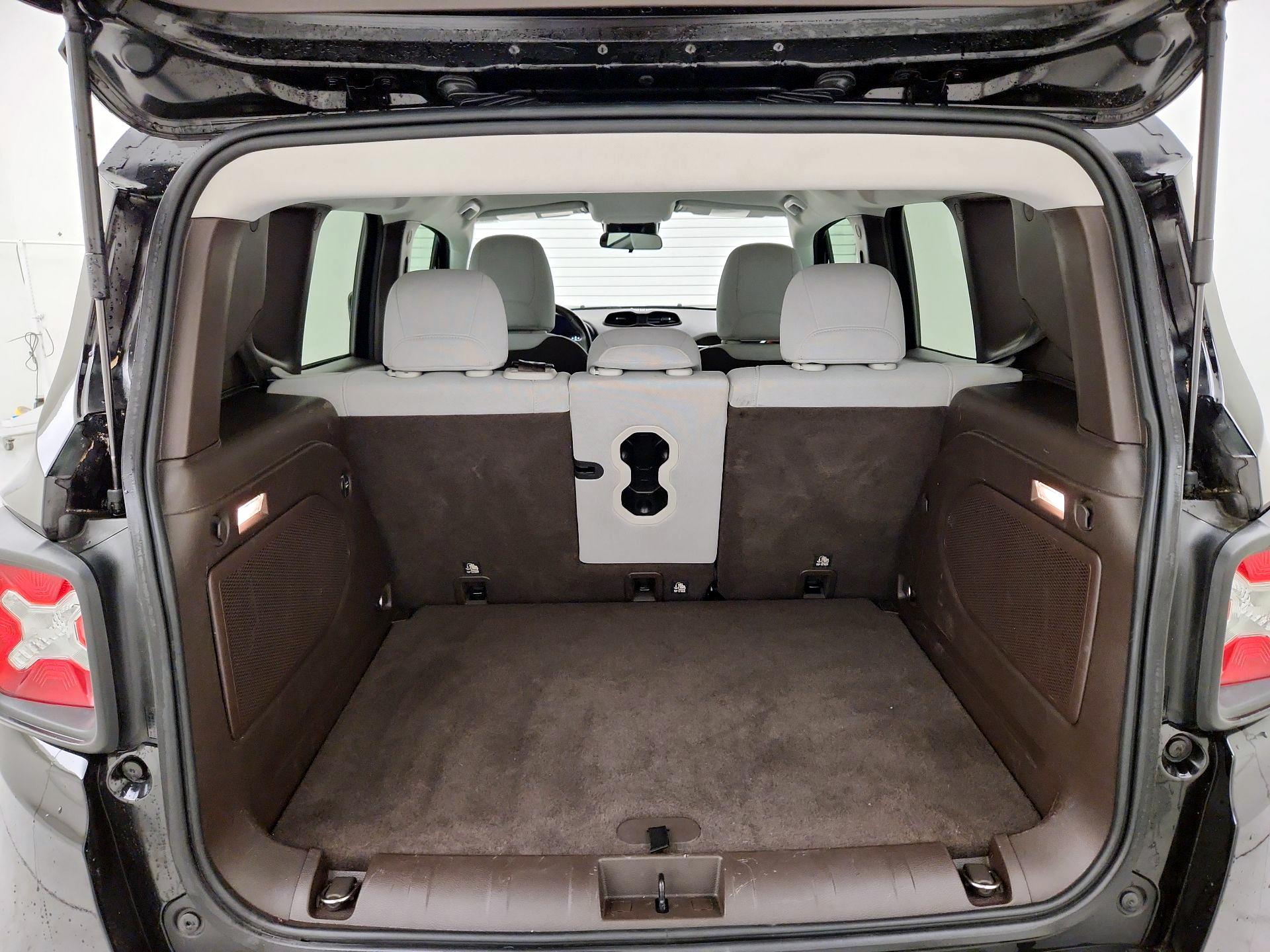 Thumbnail: 2015 Jeep Renegade - 20
