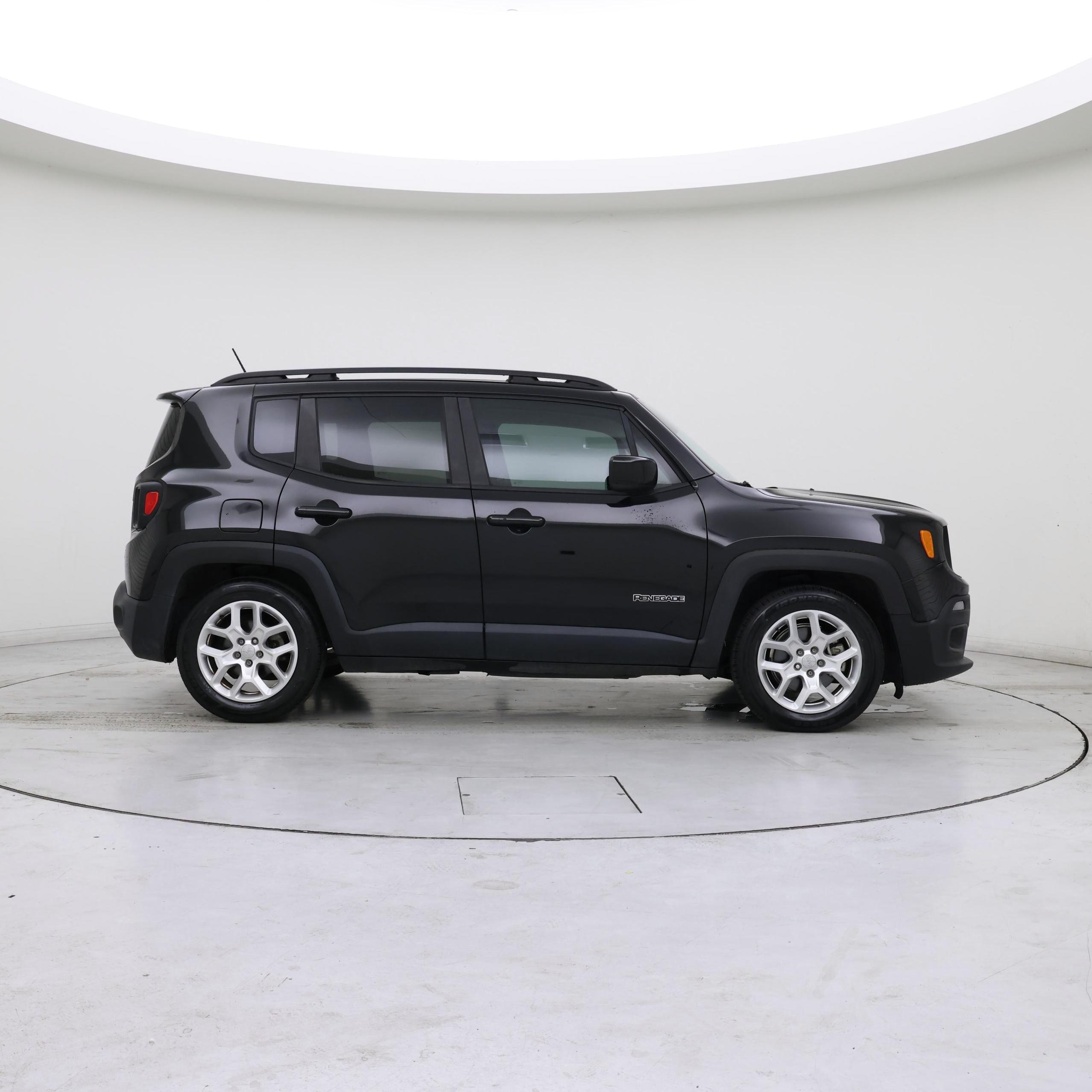 Thumbnail: 2015 Jeep Renegade - 7