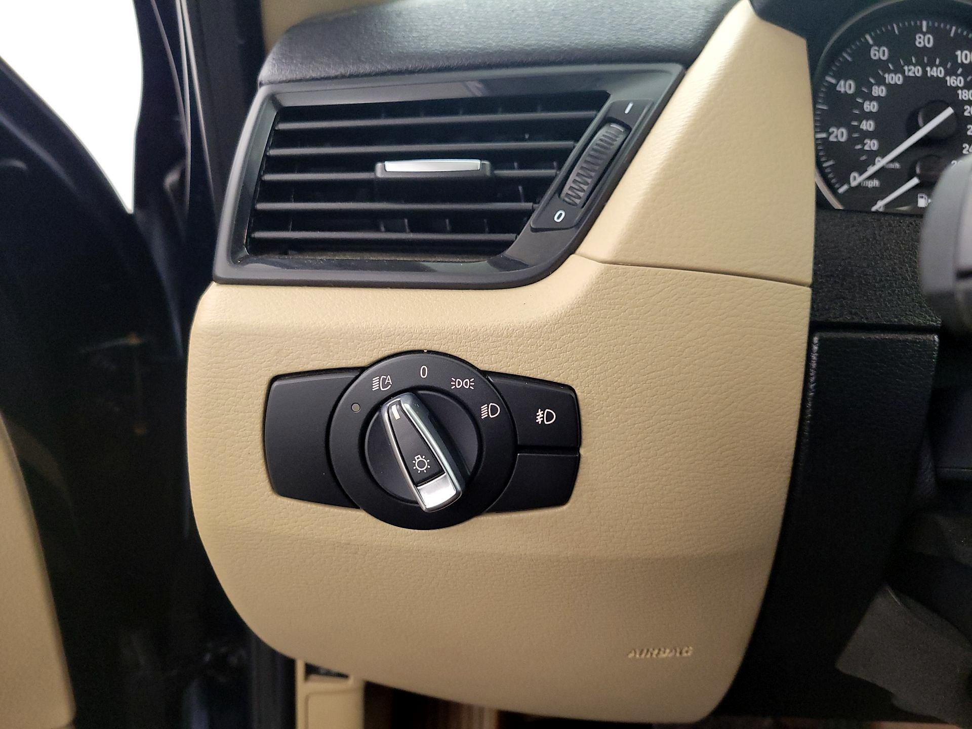 Thumbnail: 2015 BMW X1 - 13