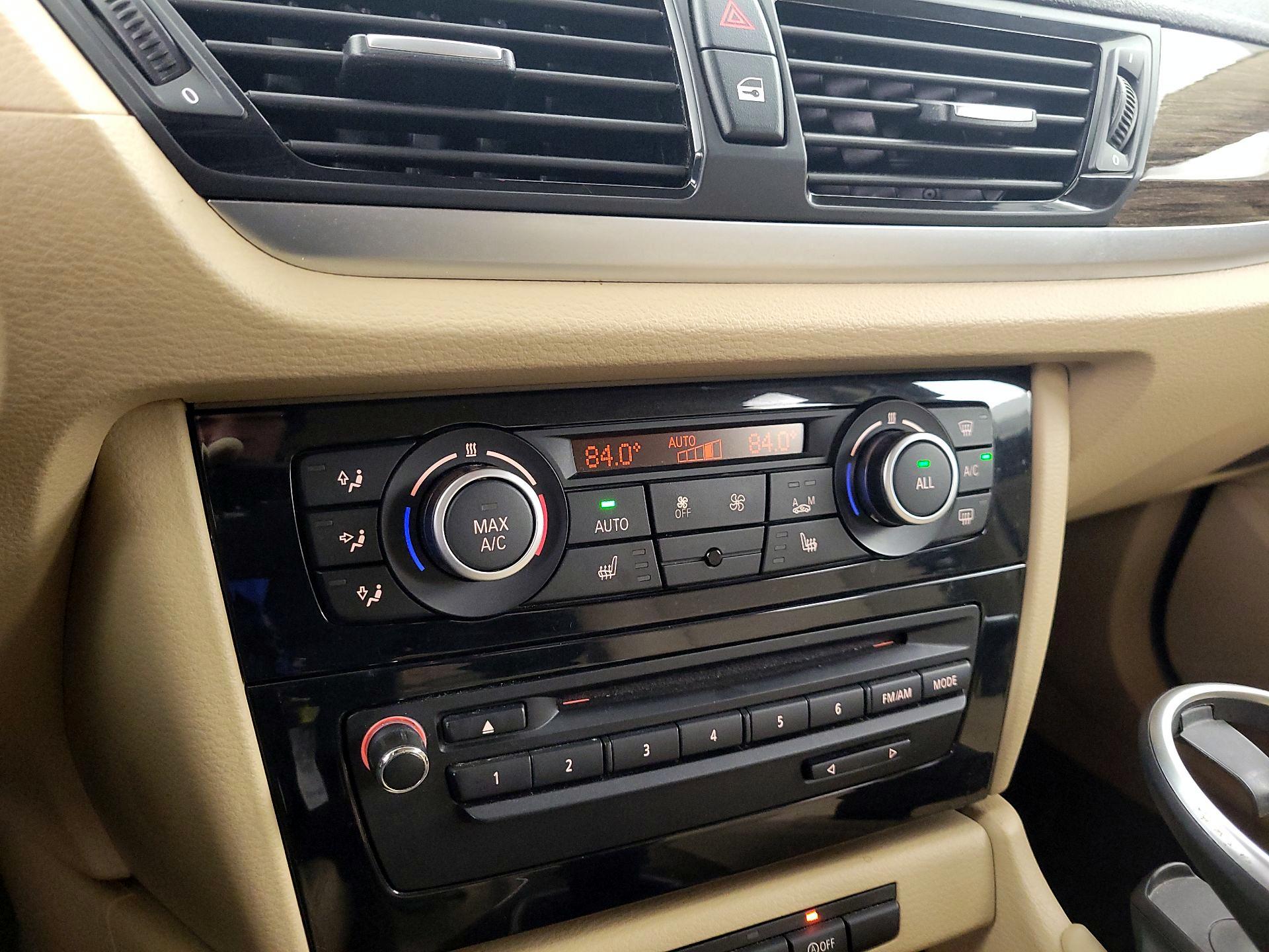Thumbnail: 2015 BMW X1 - 16
