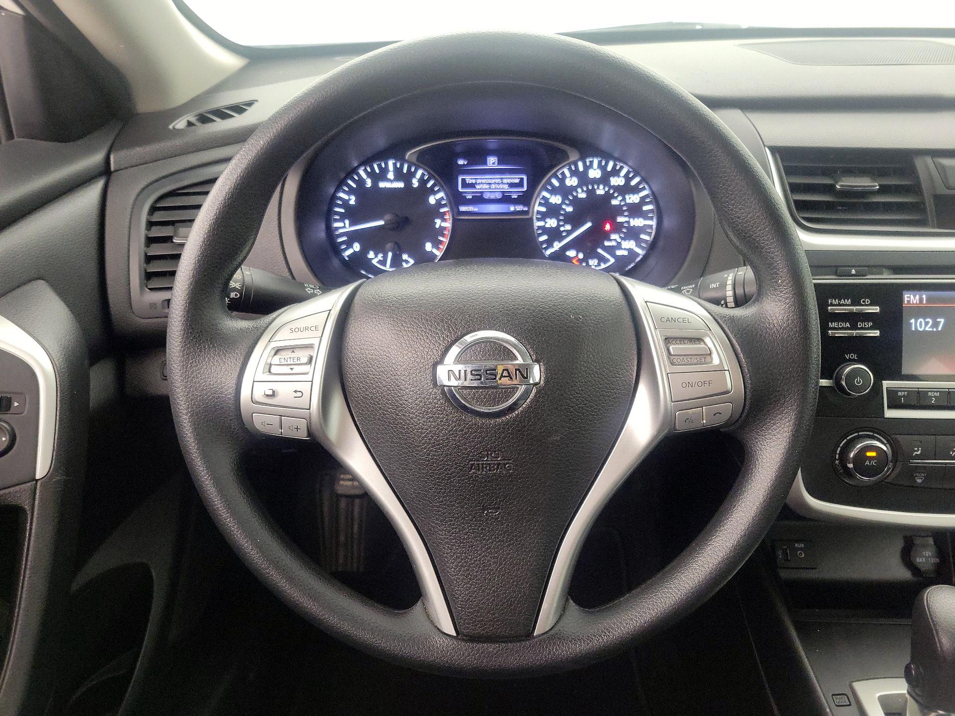 Thumbnail: 2016 Nissan Altima - 10