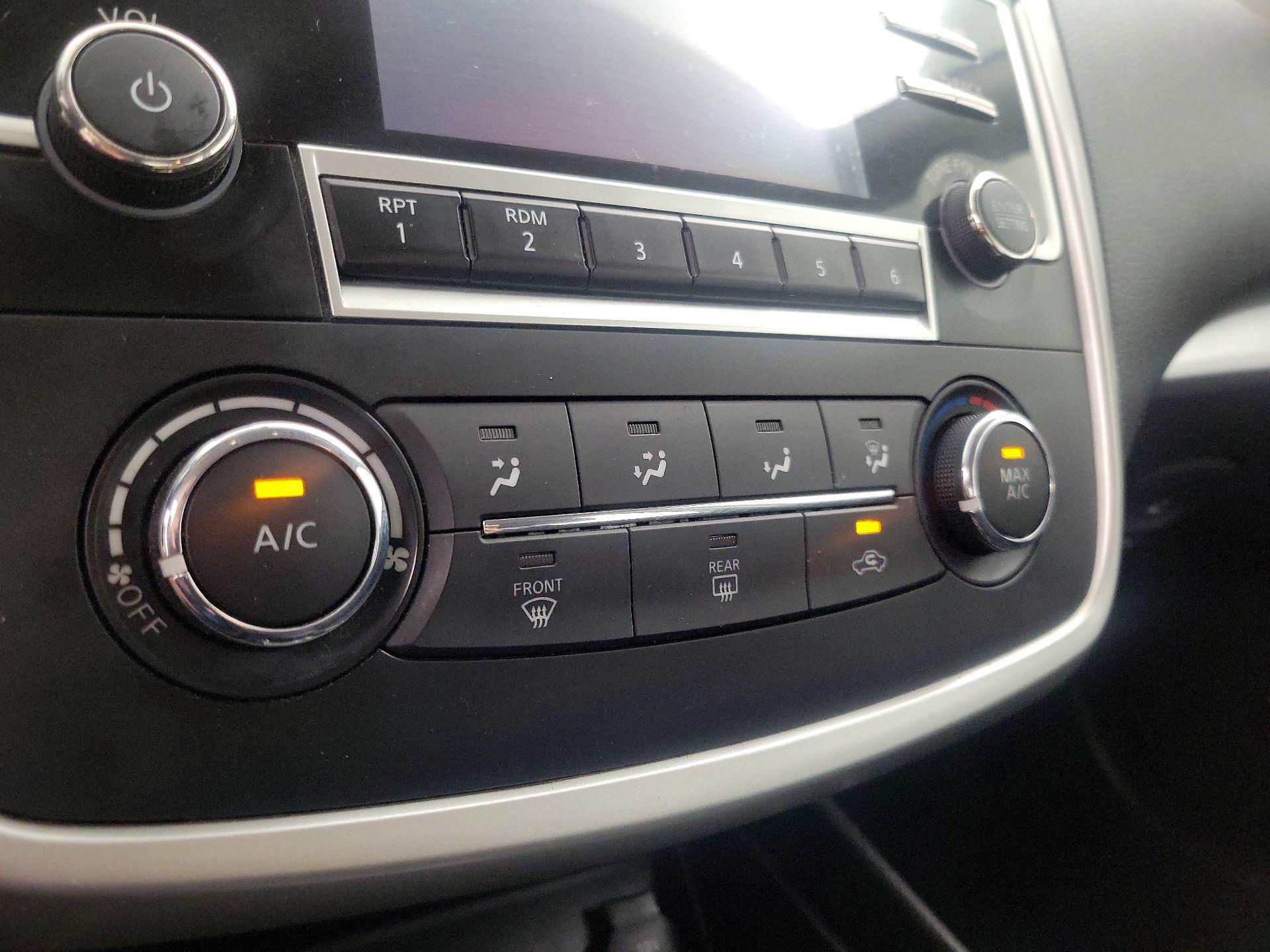 Thumbnail: 2016 Nissan Altima - 16
