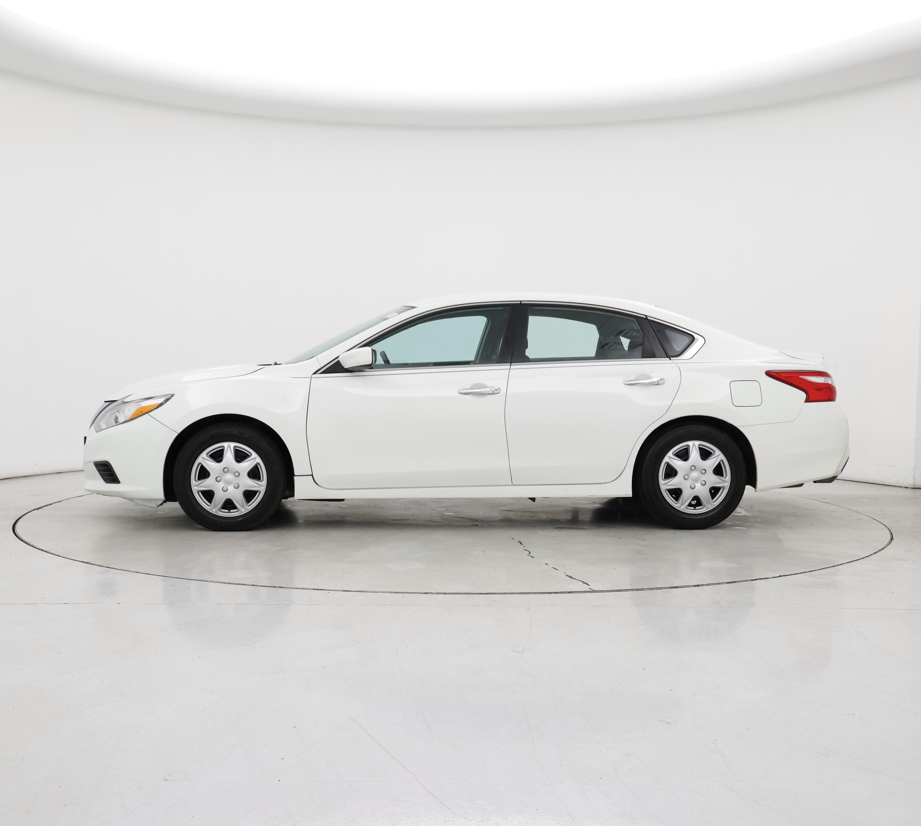 Thumbnail: 2016 Nissan Altima - 3