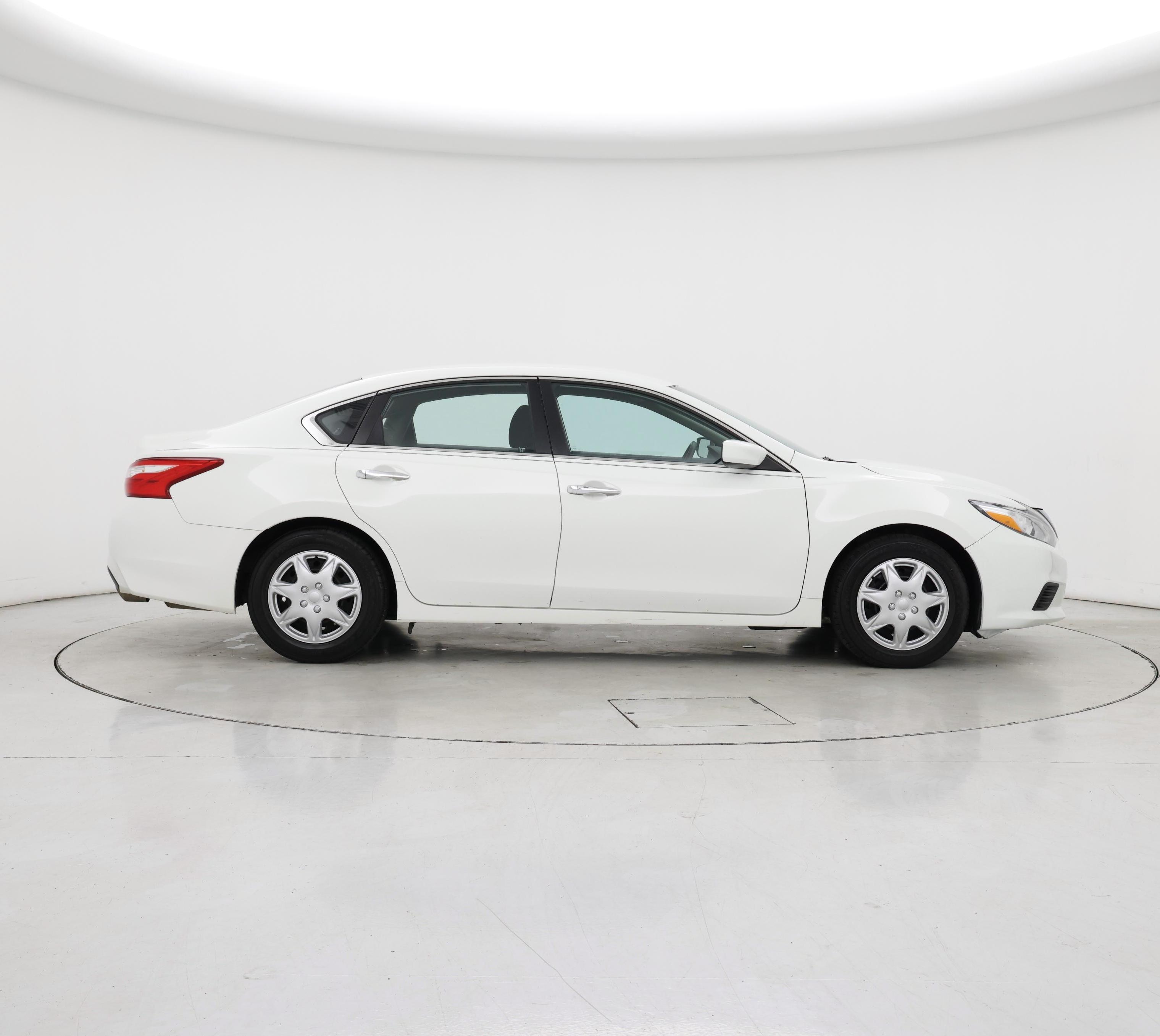 Thumbnail: 2016 Nissan Altima - 7