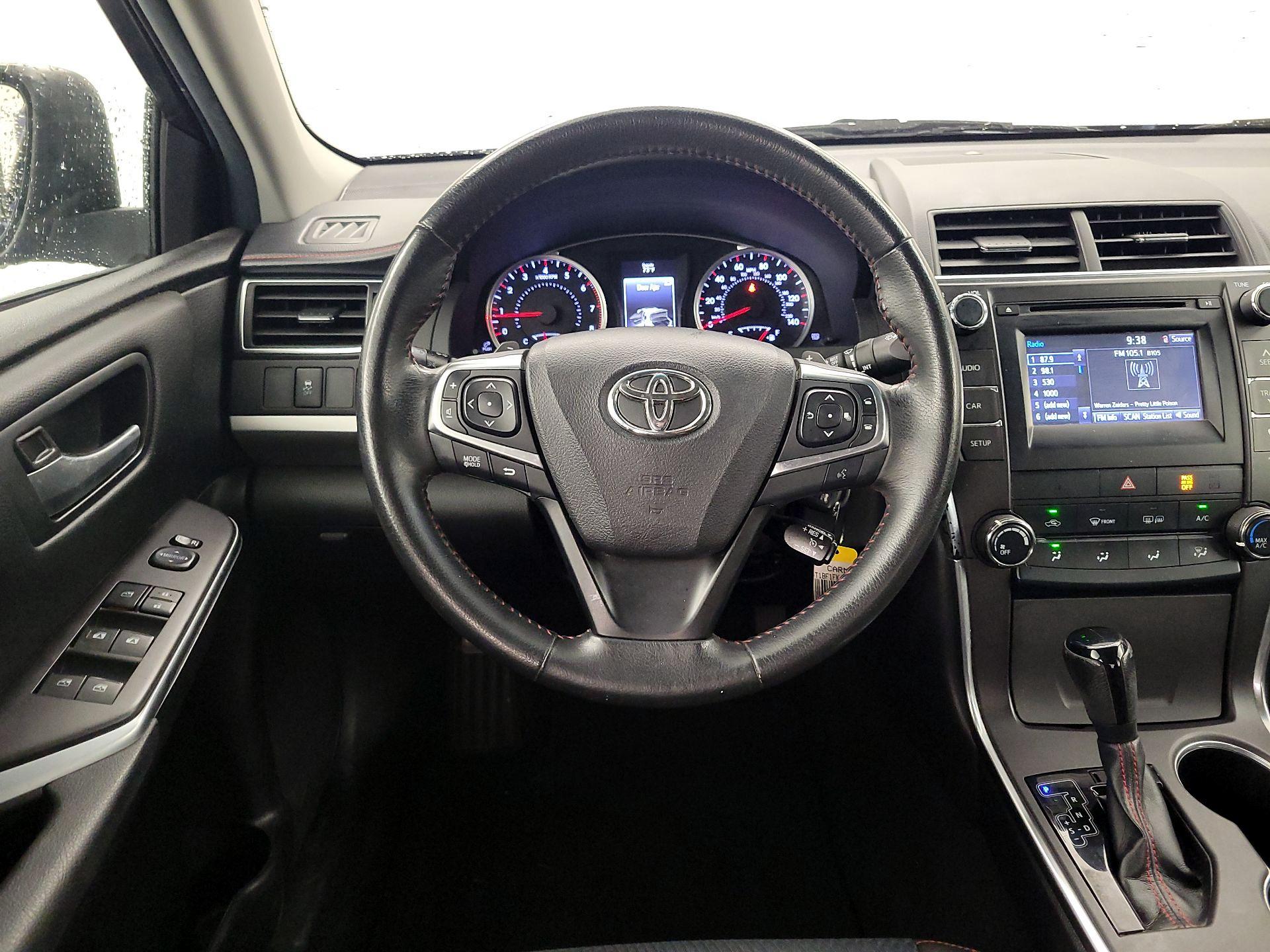 Thumbnail: 2015 Toyota Camry - 10