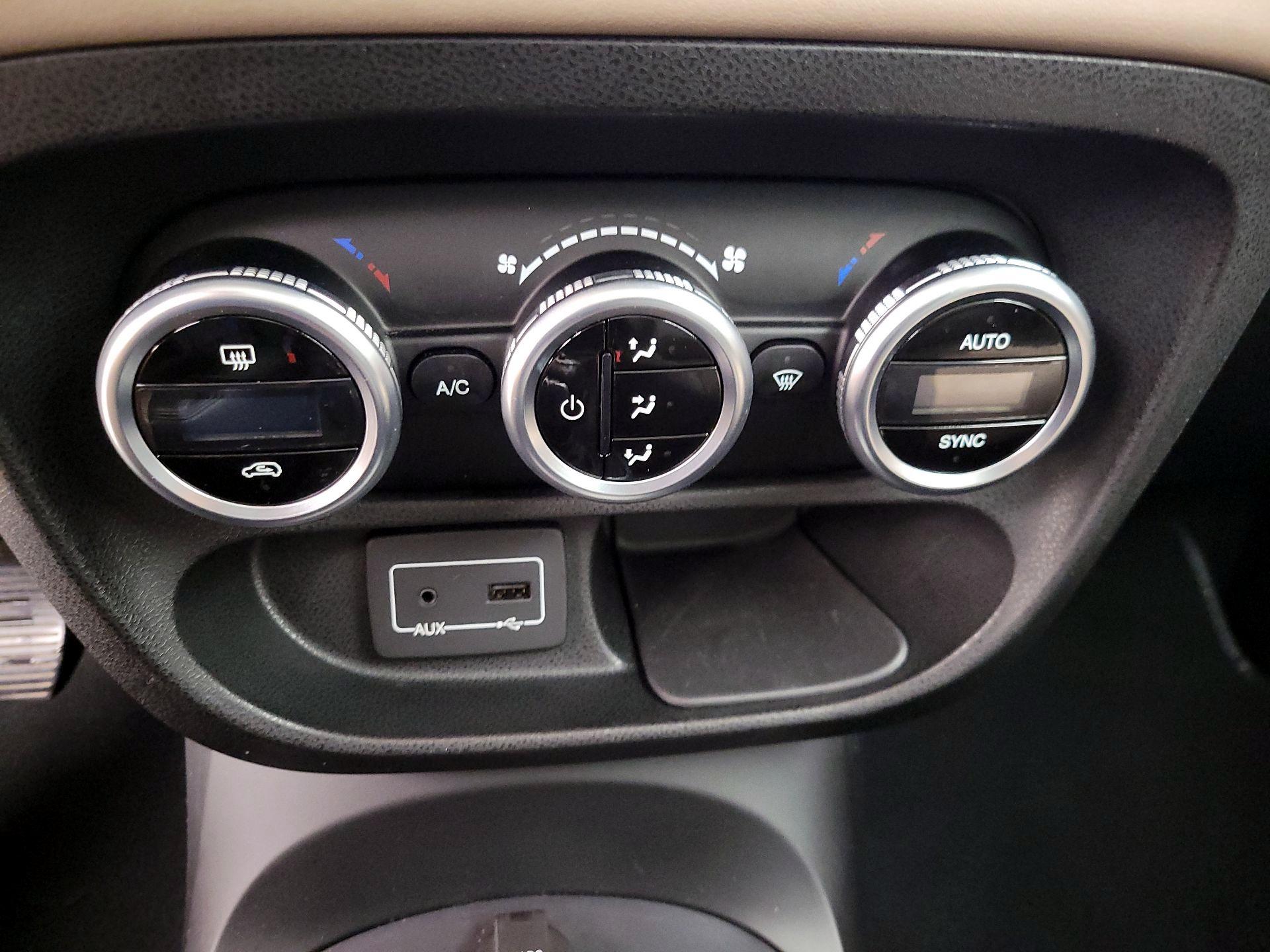 Thumbnail: 2015 Fiat 500L - 16