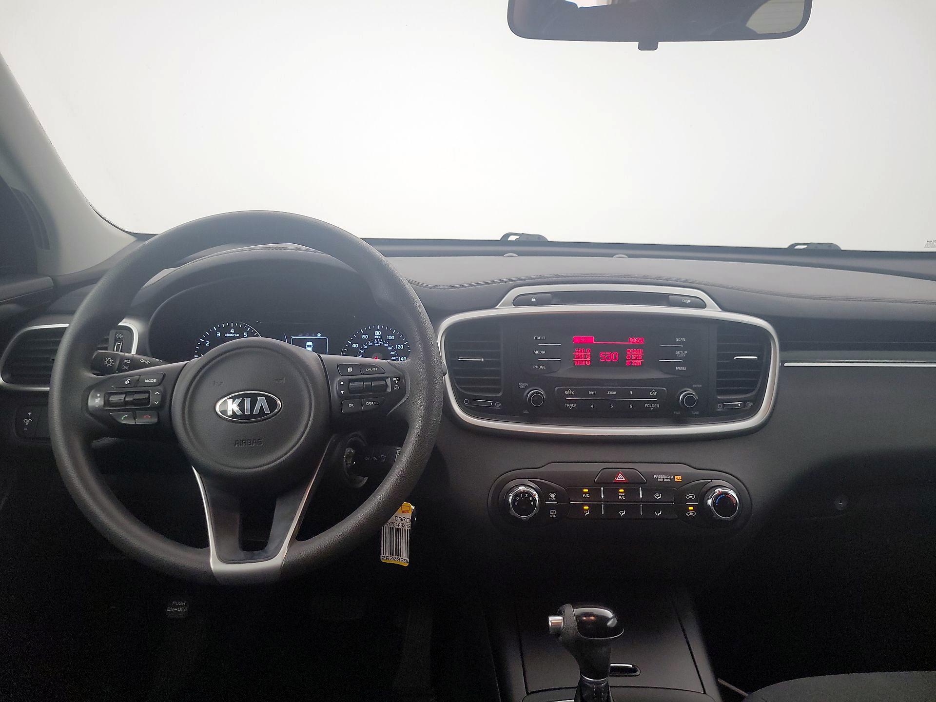 Thumbnail: 2017 Kia Sorento - 9