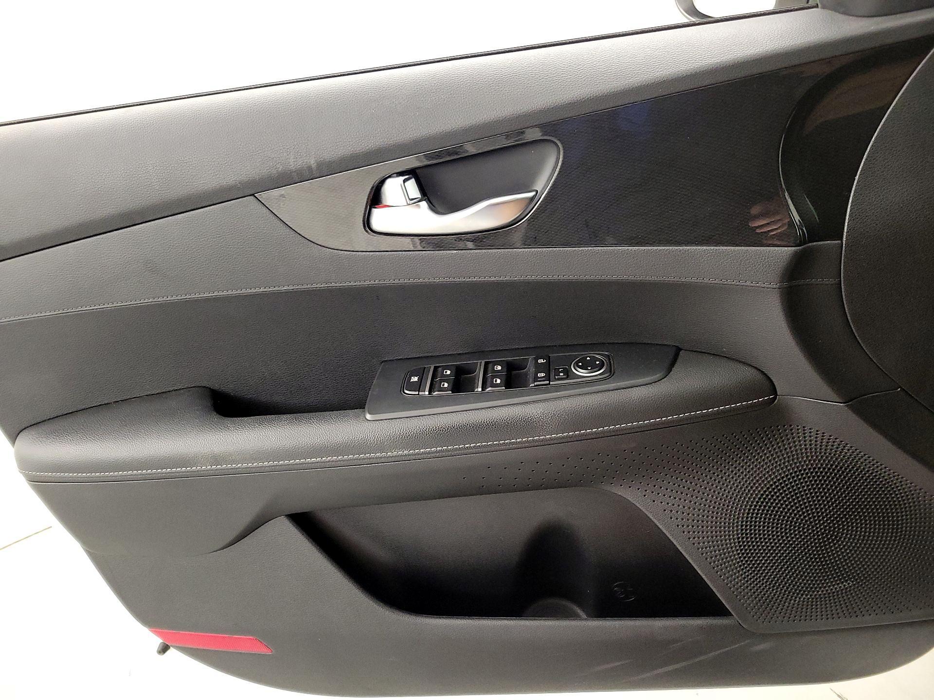 Thumbnail: 2020 Kia Forte - 12