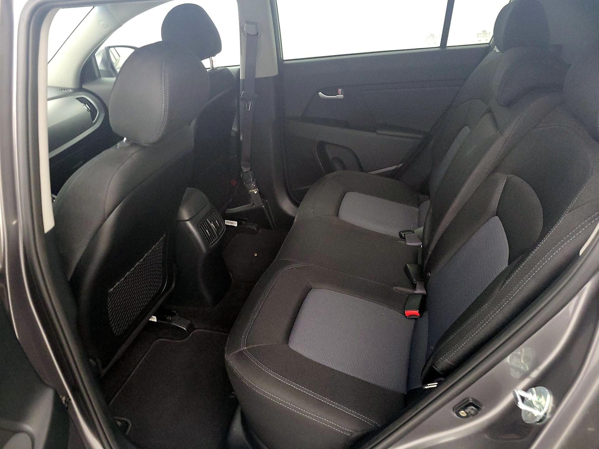 Thumbnail: 2016 Kia Sportage - 18