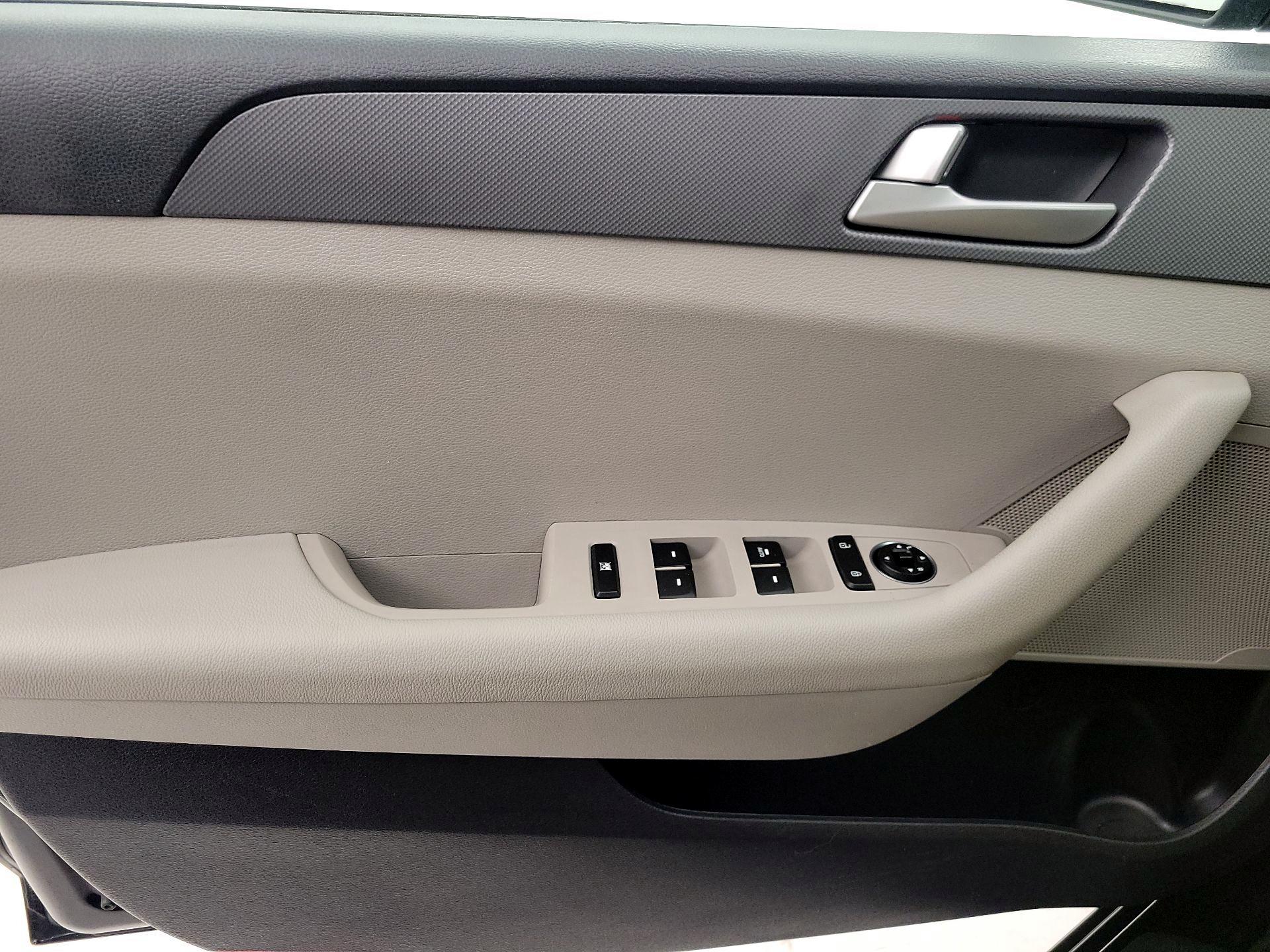 Thumbnail: 2017 Hyundai Sonata - 12
