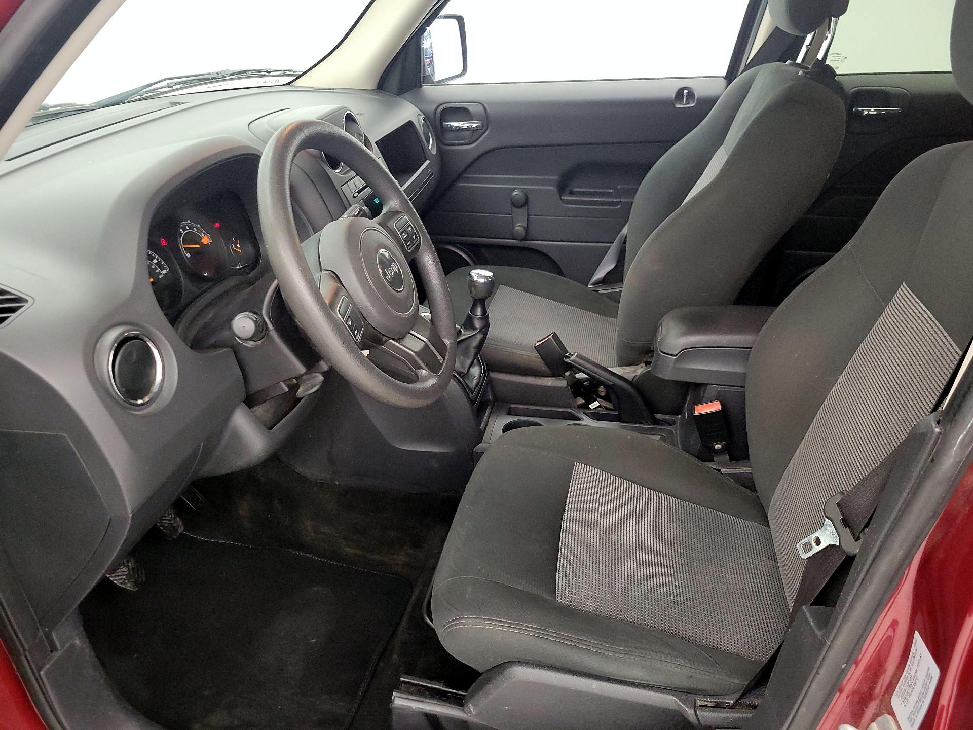 Thumbnail: 2015 Jeep Patriot - 11