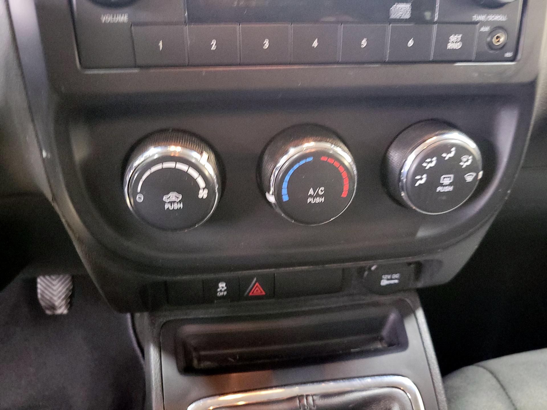 Thumbnail: 2015 Jeep Patriot - 15