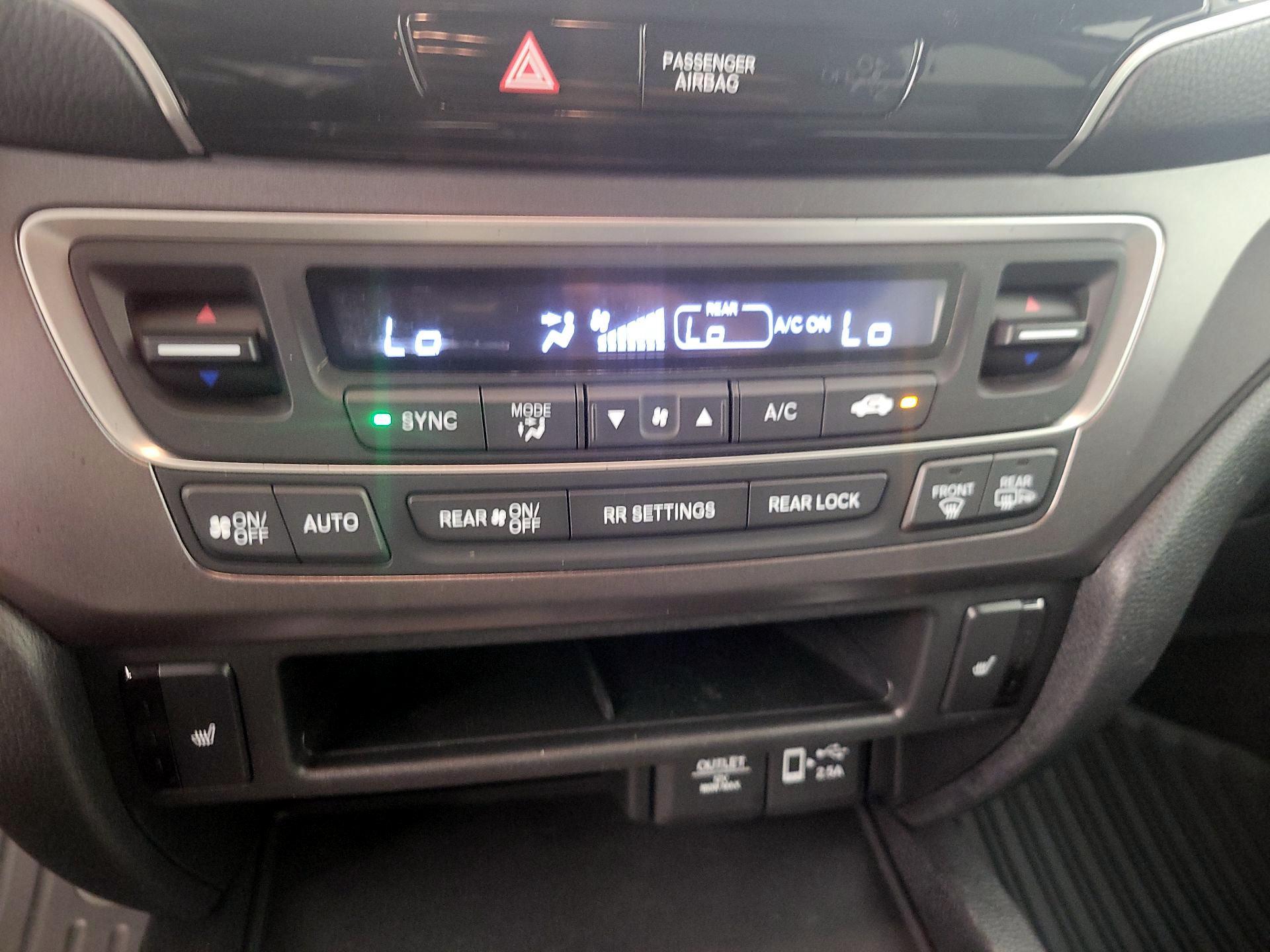 Thumbnail: 2019 Honda Pilot - 16