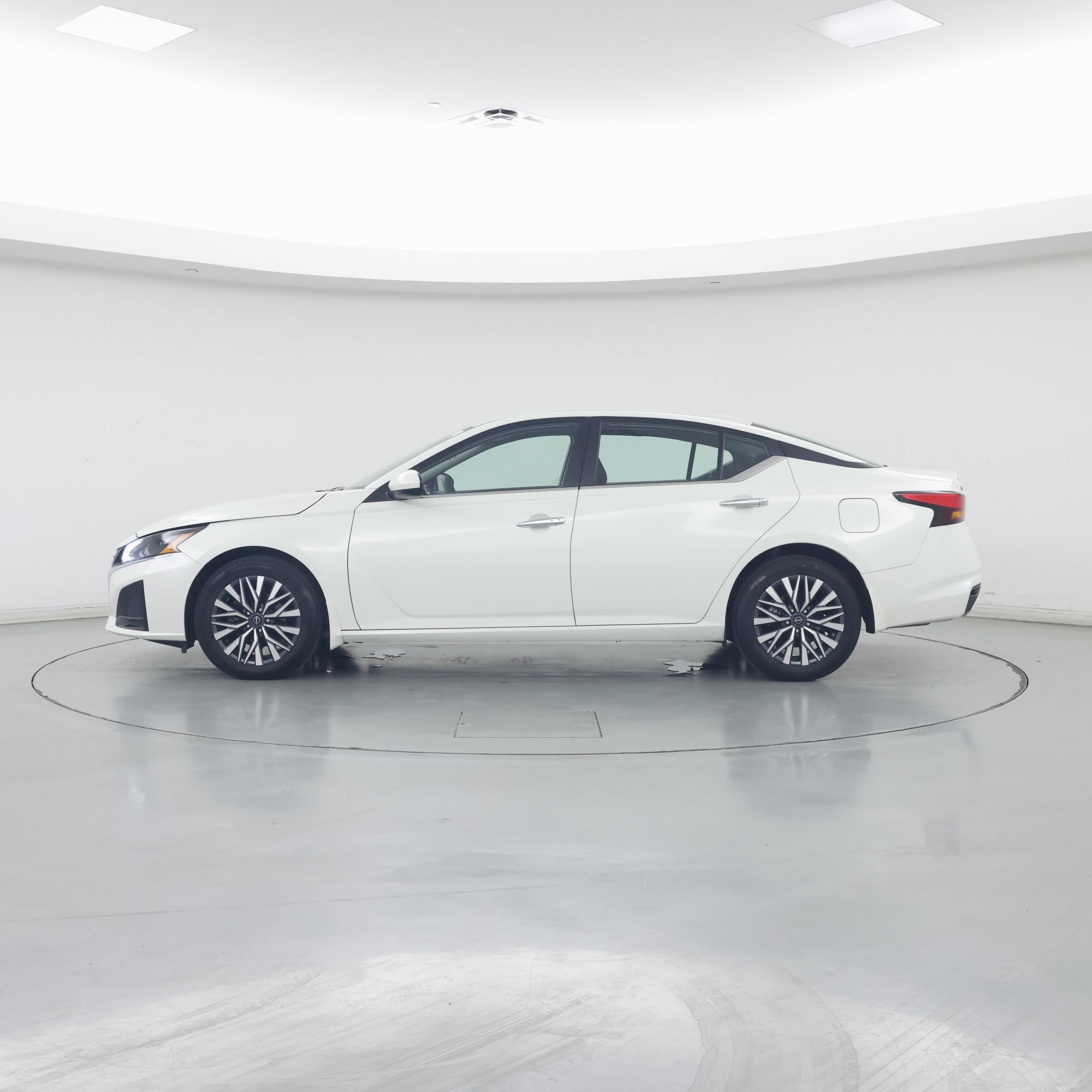 Thumbnail: 2023 Nissan Altima - 3