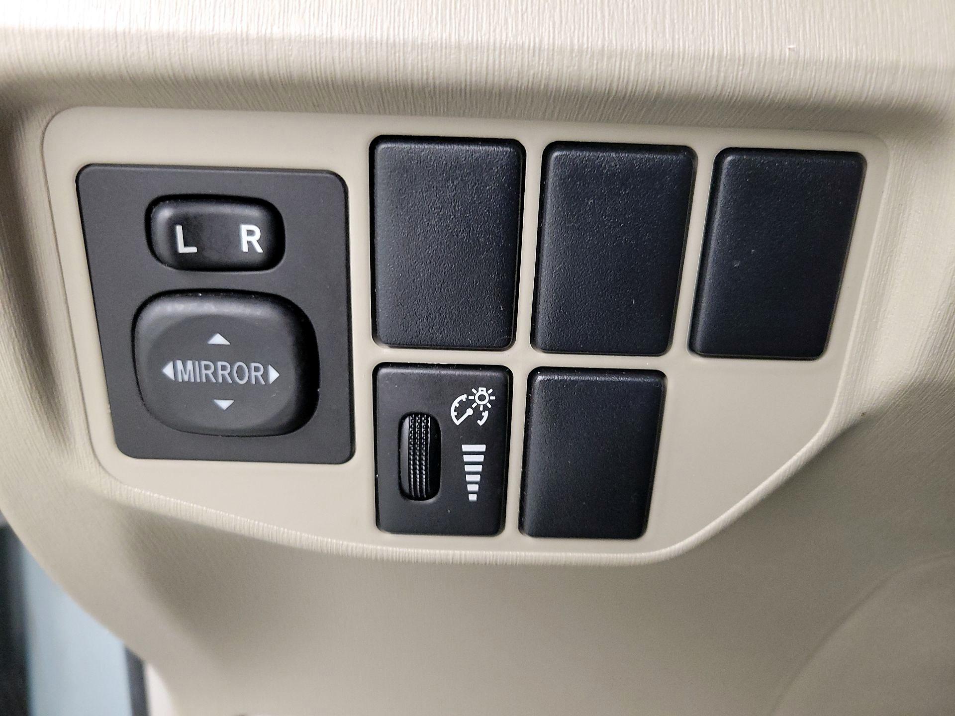 Thumbnail: 2013 Toyota Prius - 13