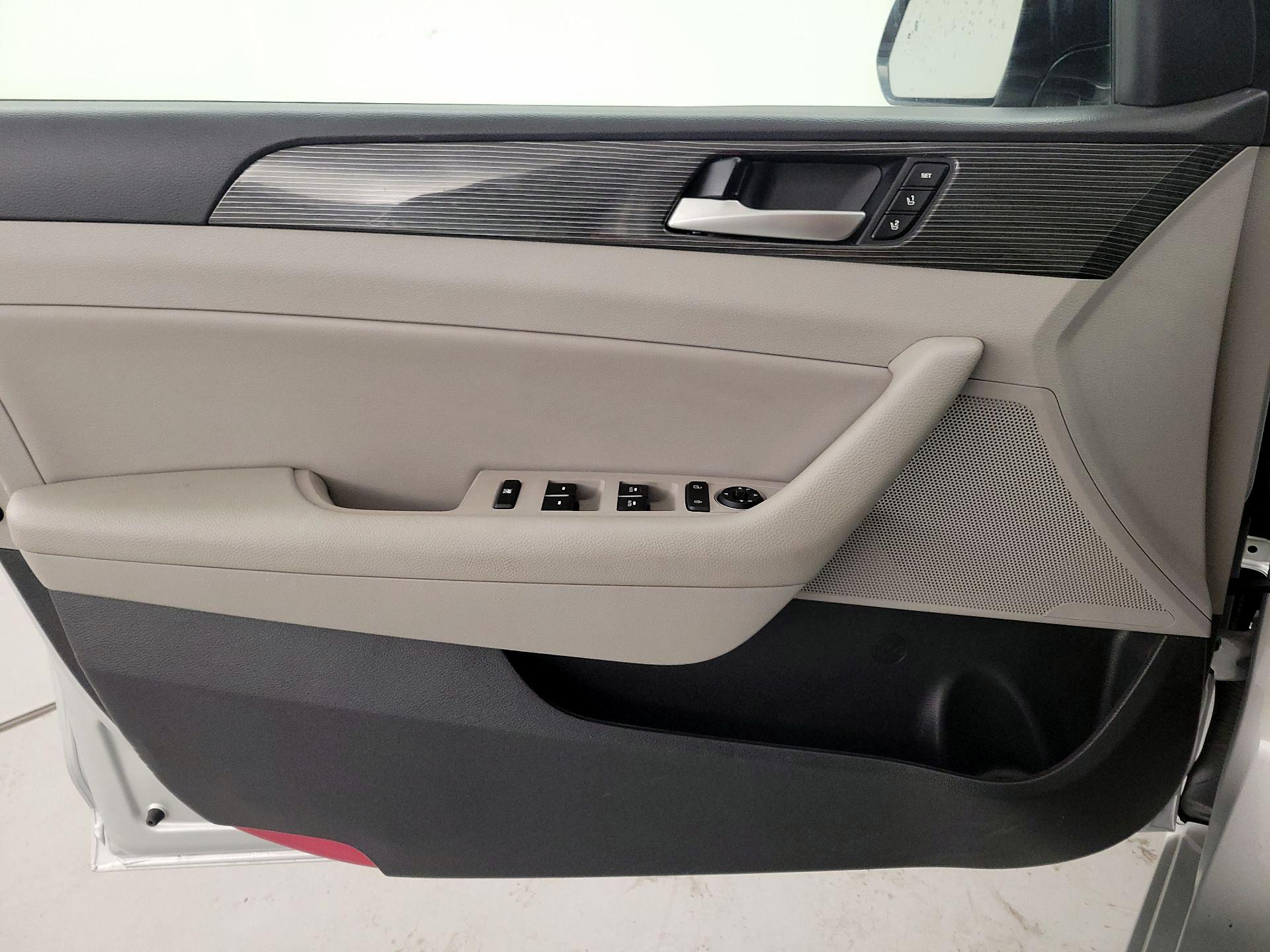 Thumbnail: 2019 Hyundai Sonata - 12