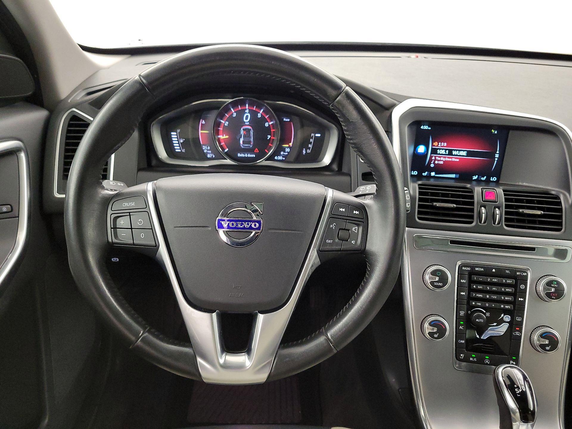 Thumbnail: 2017 Volvo XC60 - 10