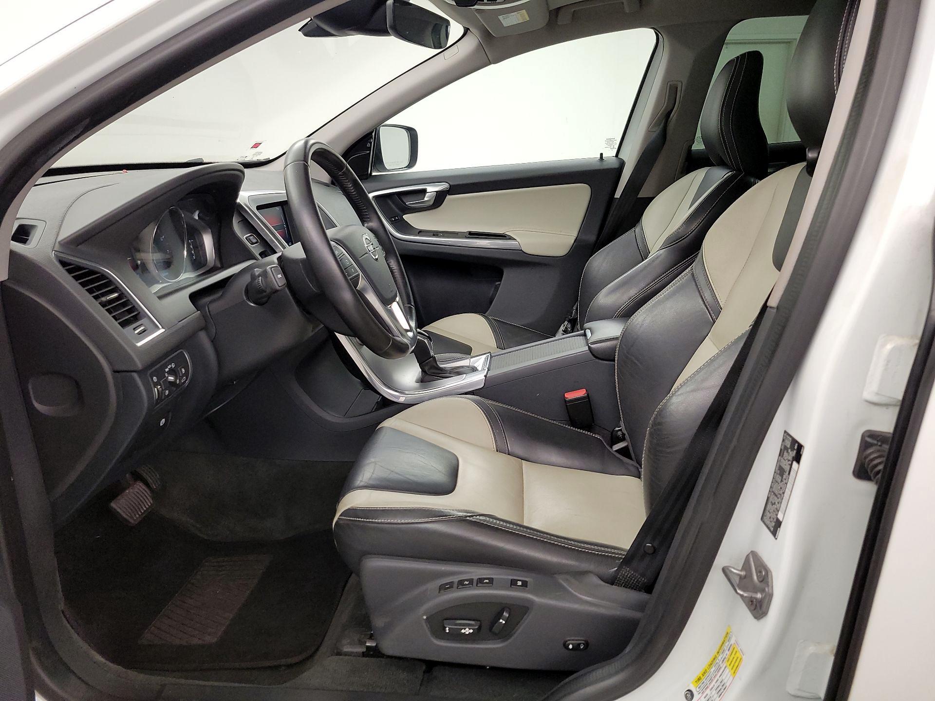 Thumbnail: 2017 Volvo XC60 - 11