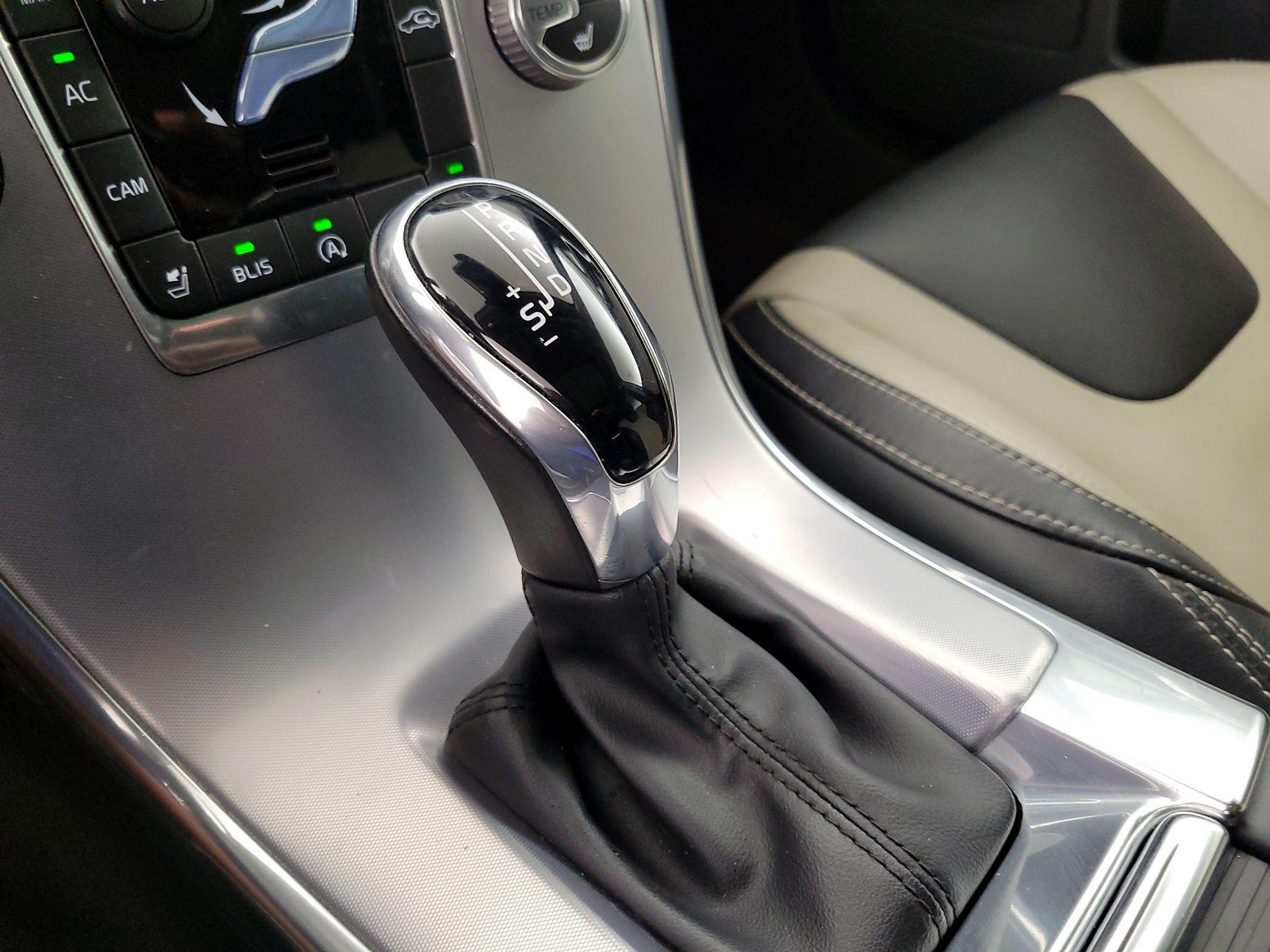Thumbnail: 2017 Volvo XC60 - 18