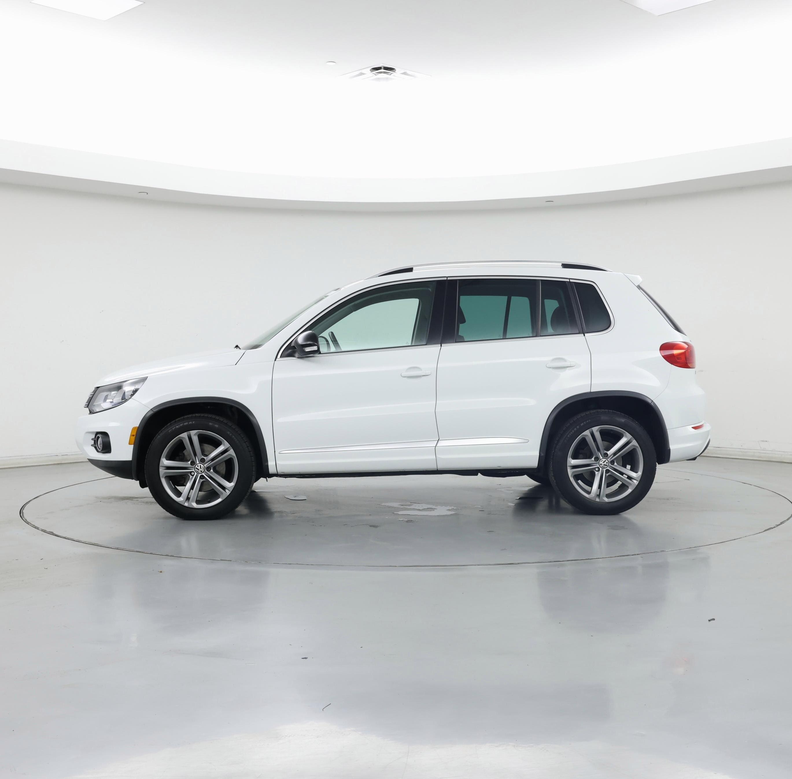 Thumbnail: 2017 Volkswagen Tiguan - 3