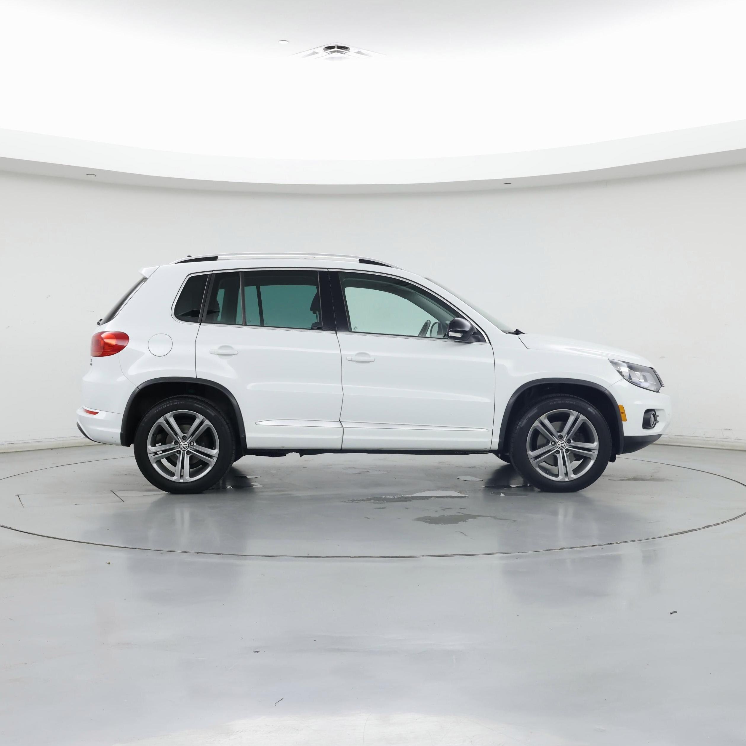Thumbnail: 2017 Volkswagen Tiguan - 7