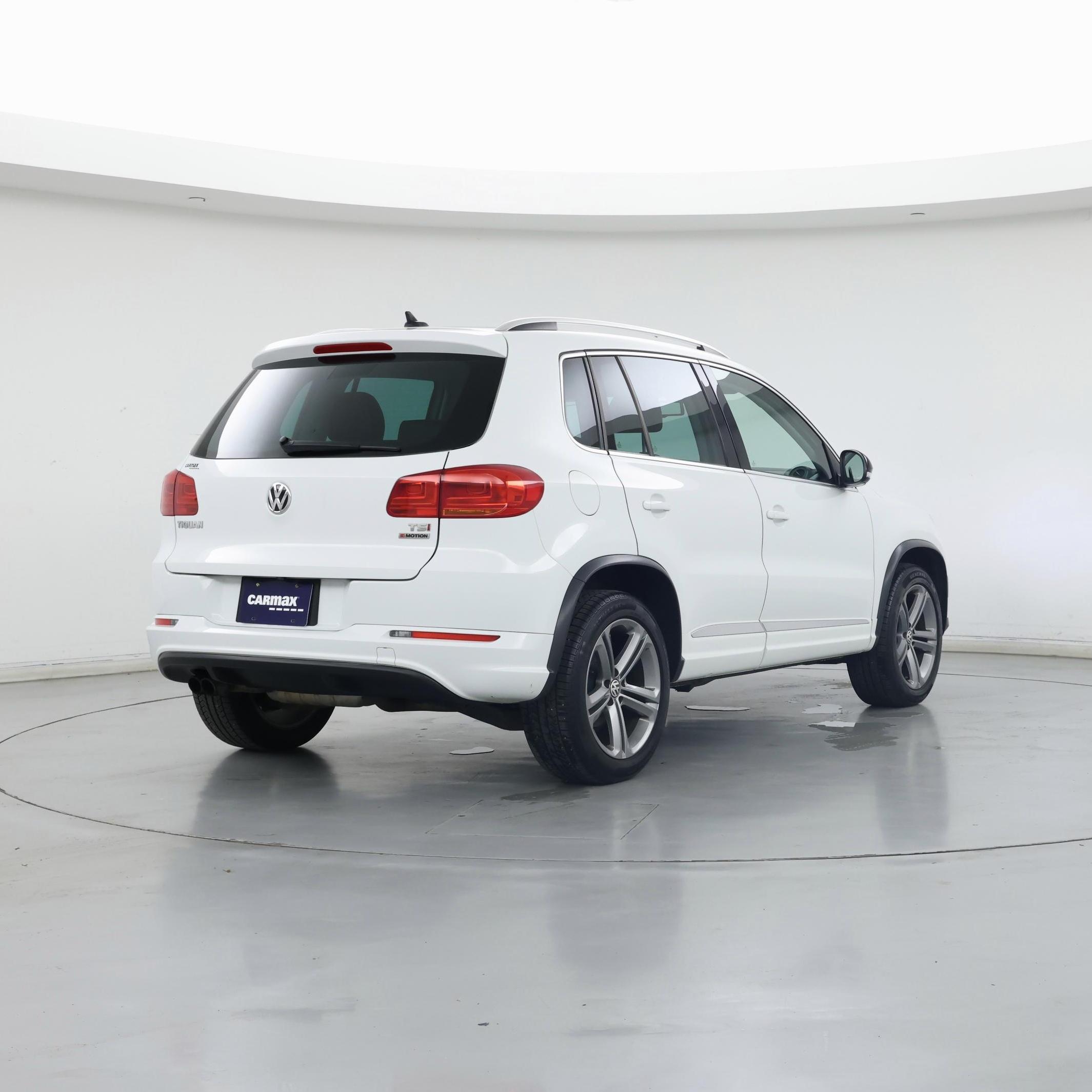 Thumbnail: 2017 Volkswagen Tiguan - 8