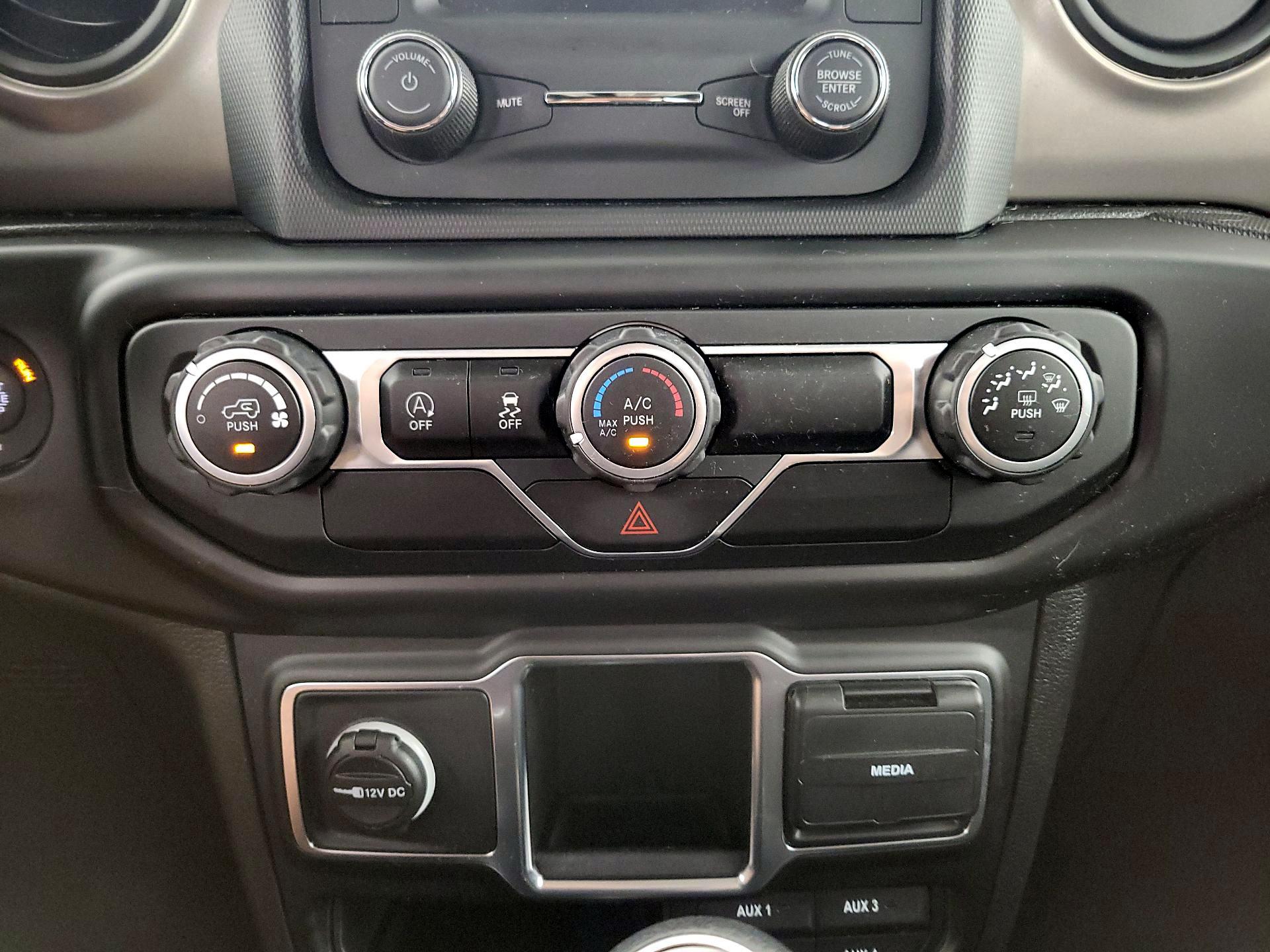 Thumbnail: 2021 Jeep Gladiator - 16