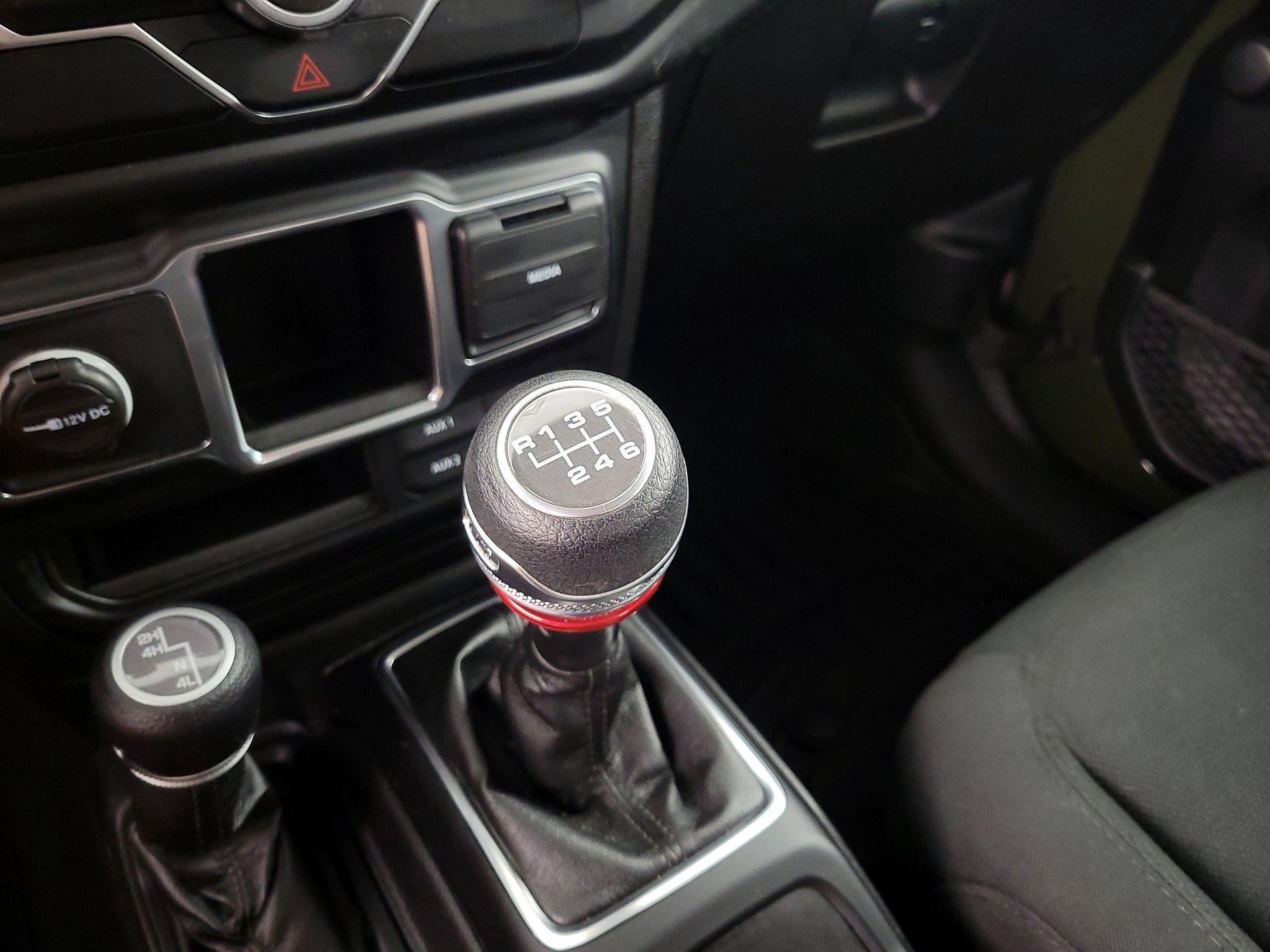 Thumbnail: 2021 Jeep Gladiator - 17