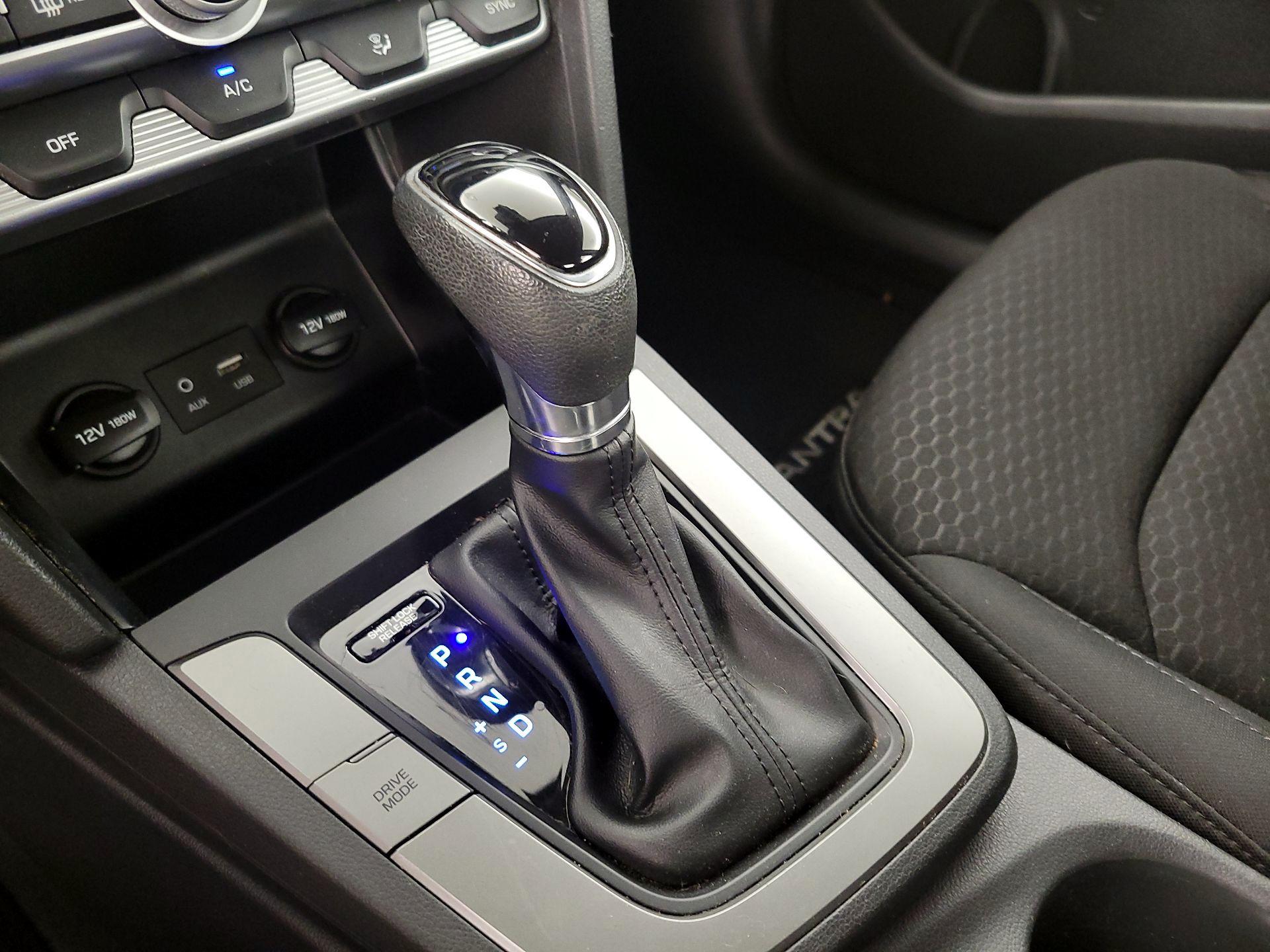Thumbnail: 2020 Hyundai Elantra - 17